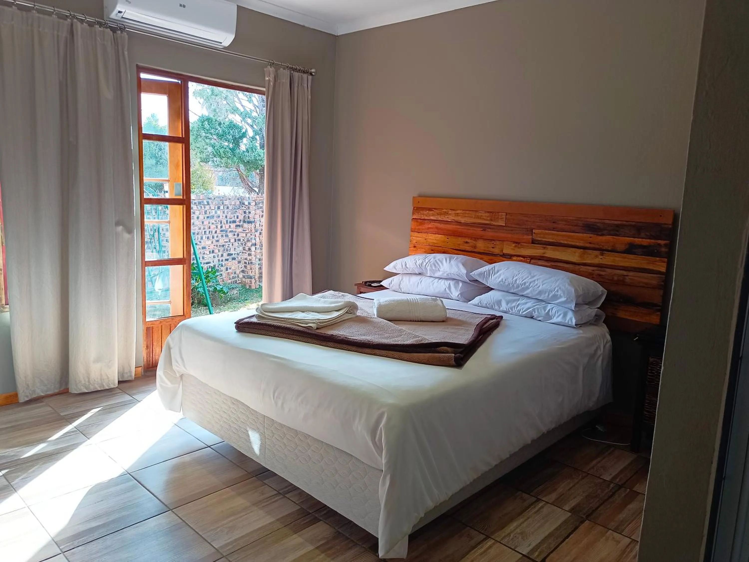 Bedroom, Bed in 21 On Coetzee Guest House