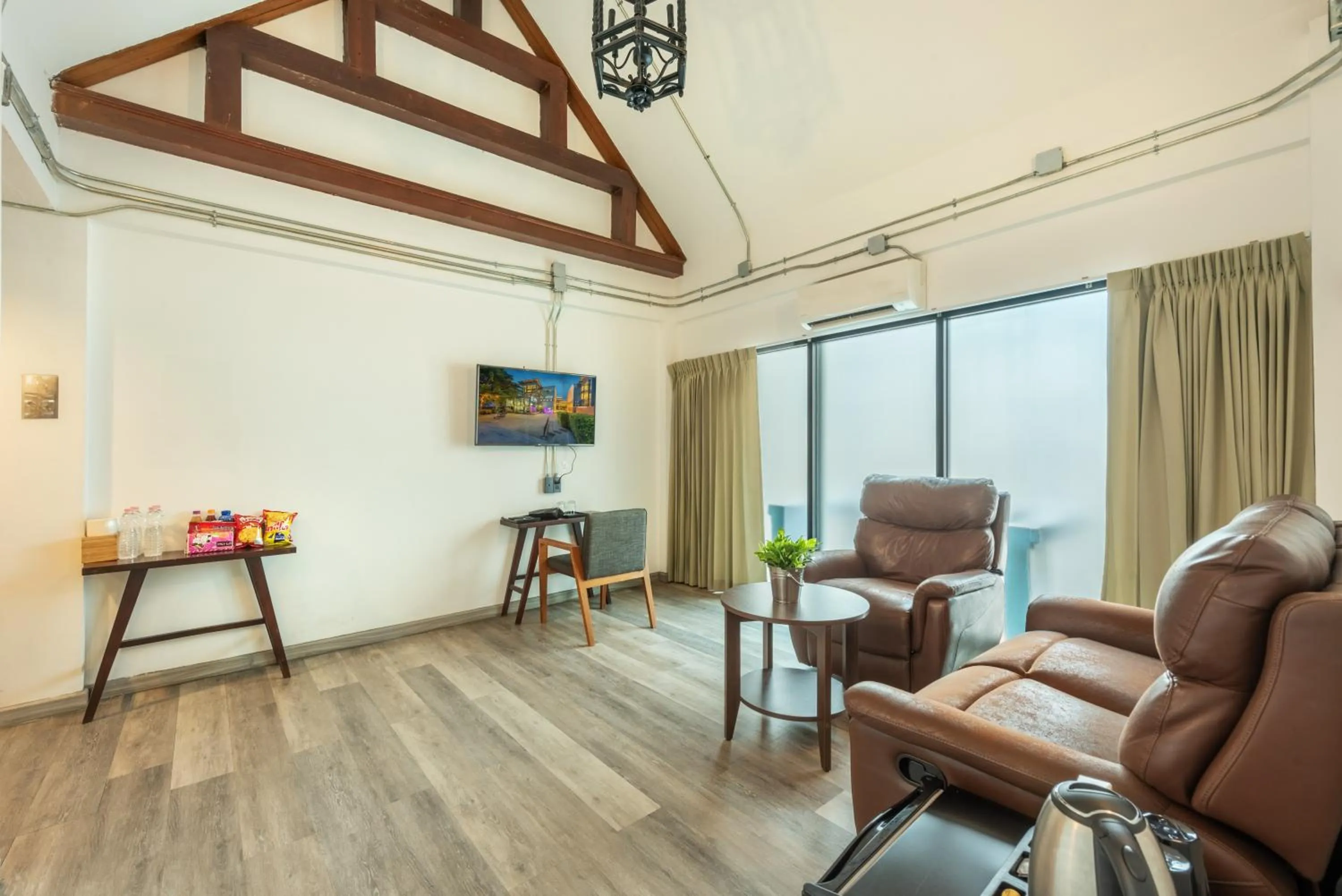 Photo of the whole room in SHIN Hotel Nimman ChiangMai