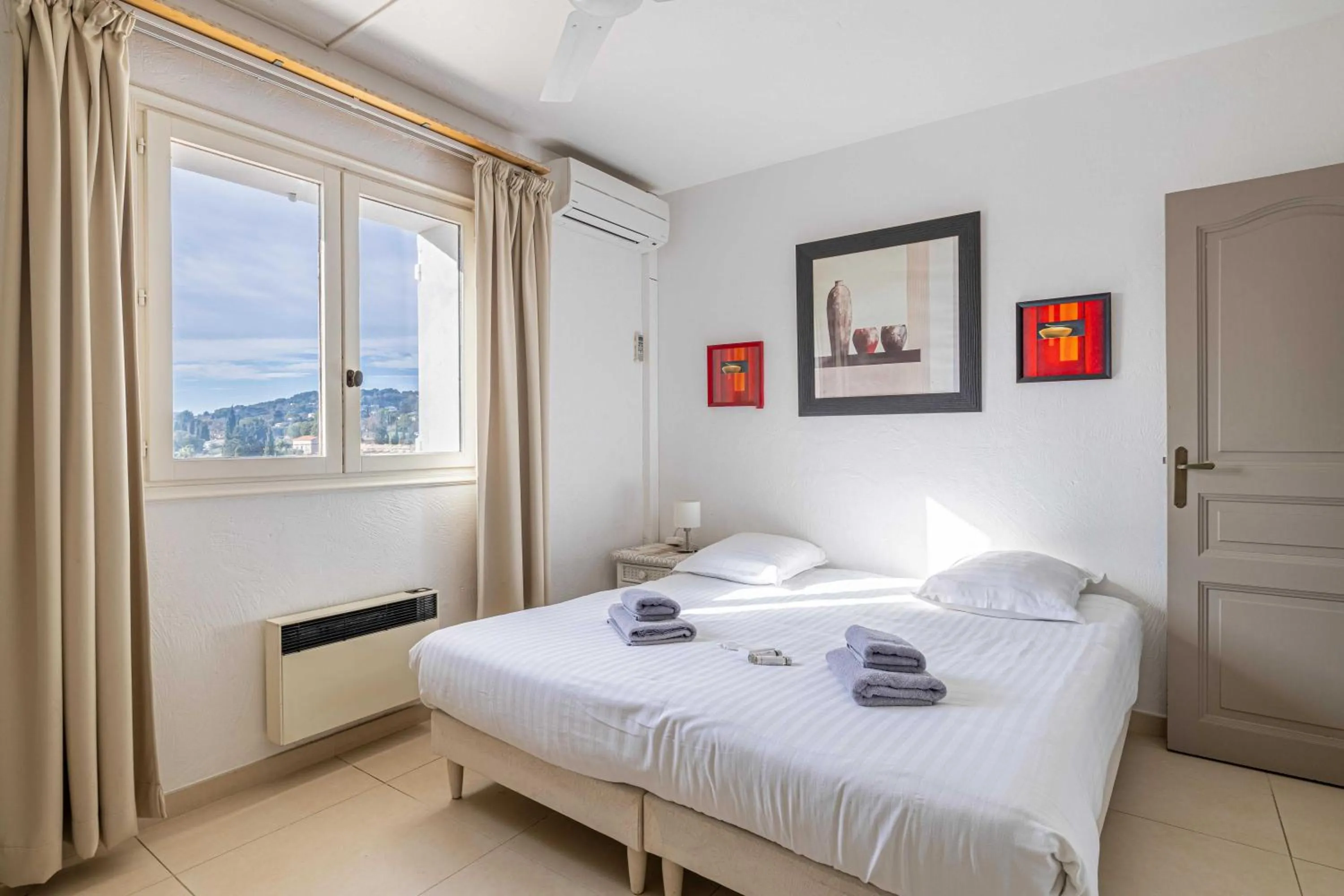 Bed in Luxurious Private 6-bed villa with Pool Mougins