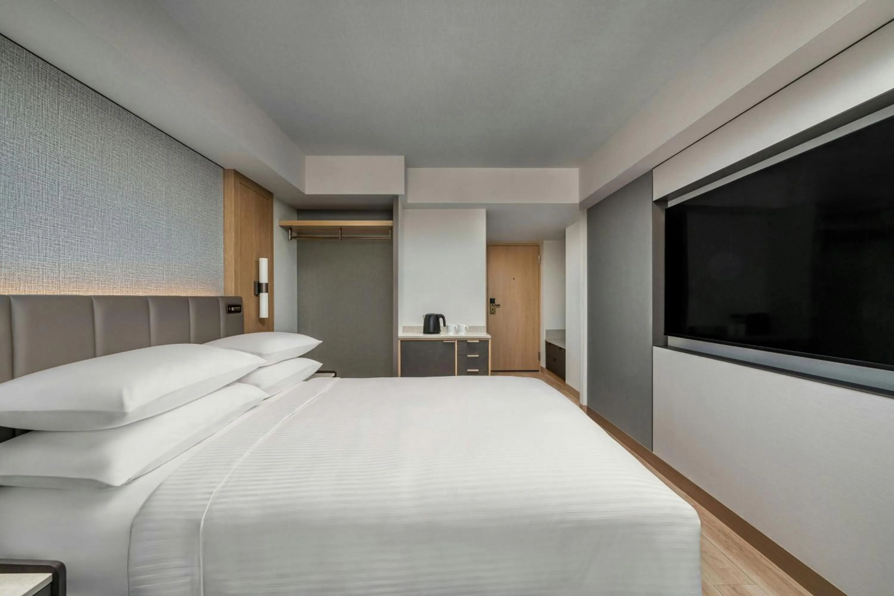 Photo of the whole room, Bed in Hamamatsu Marriott Hotel