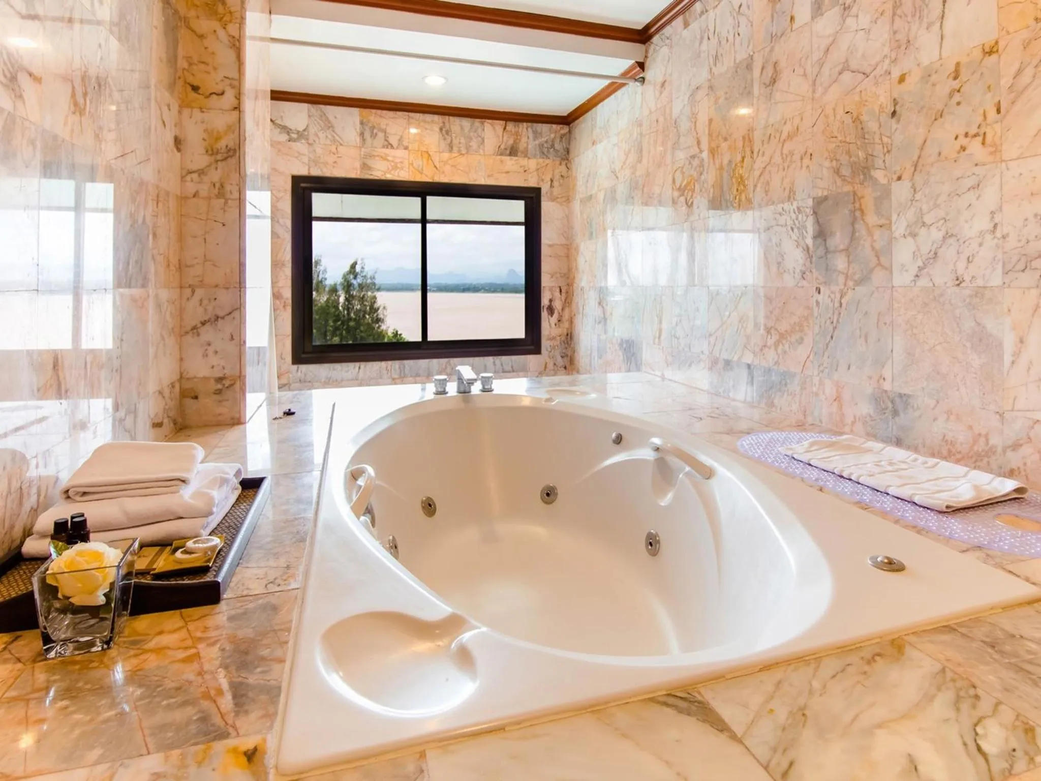 Hot Tub in Fortune River View Hotel Nakhon Phanom