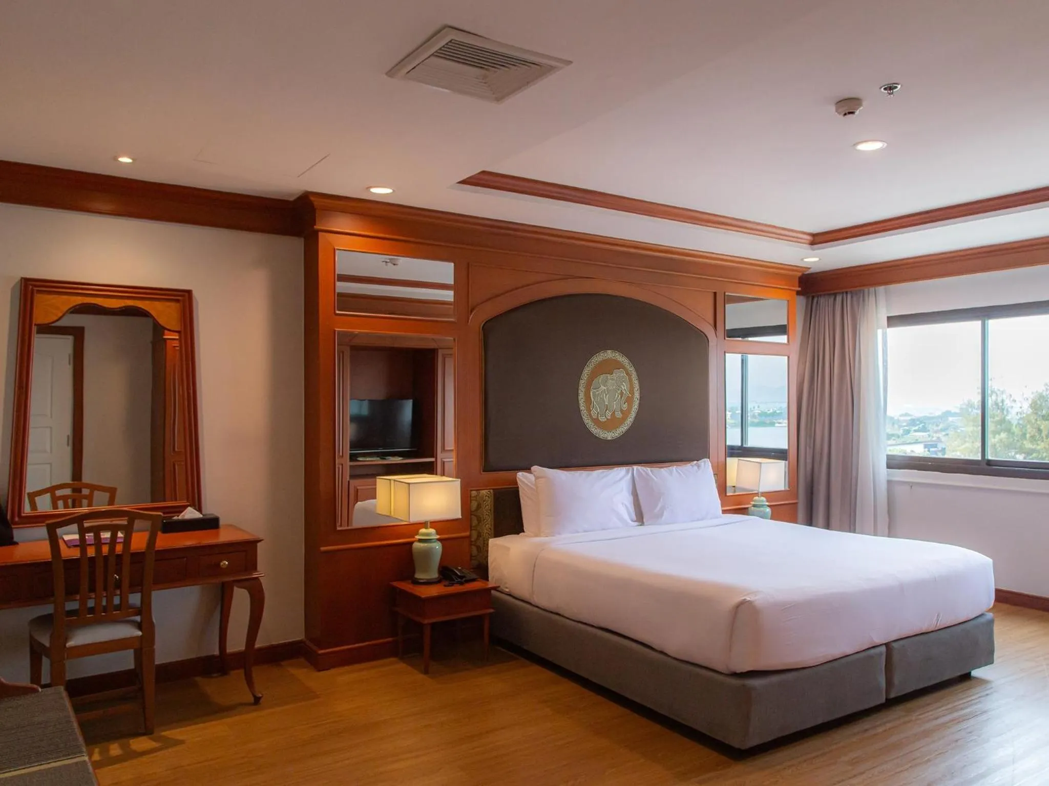 Bedroom, Bed in Fortune River View Hotel Nakhon Phanom