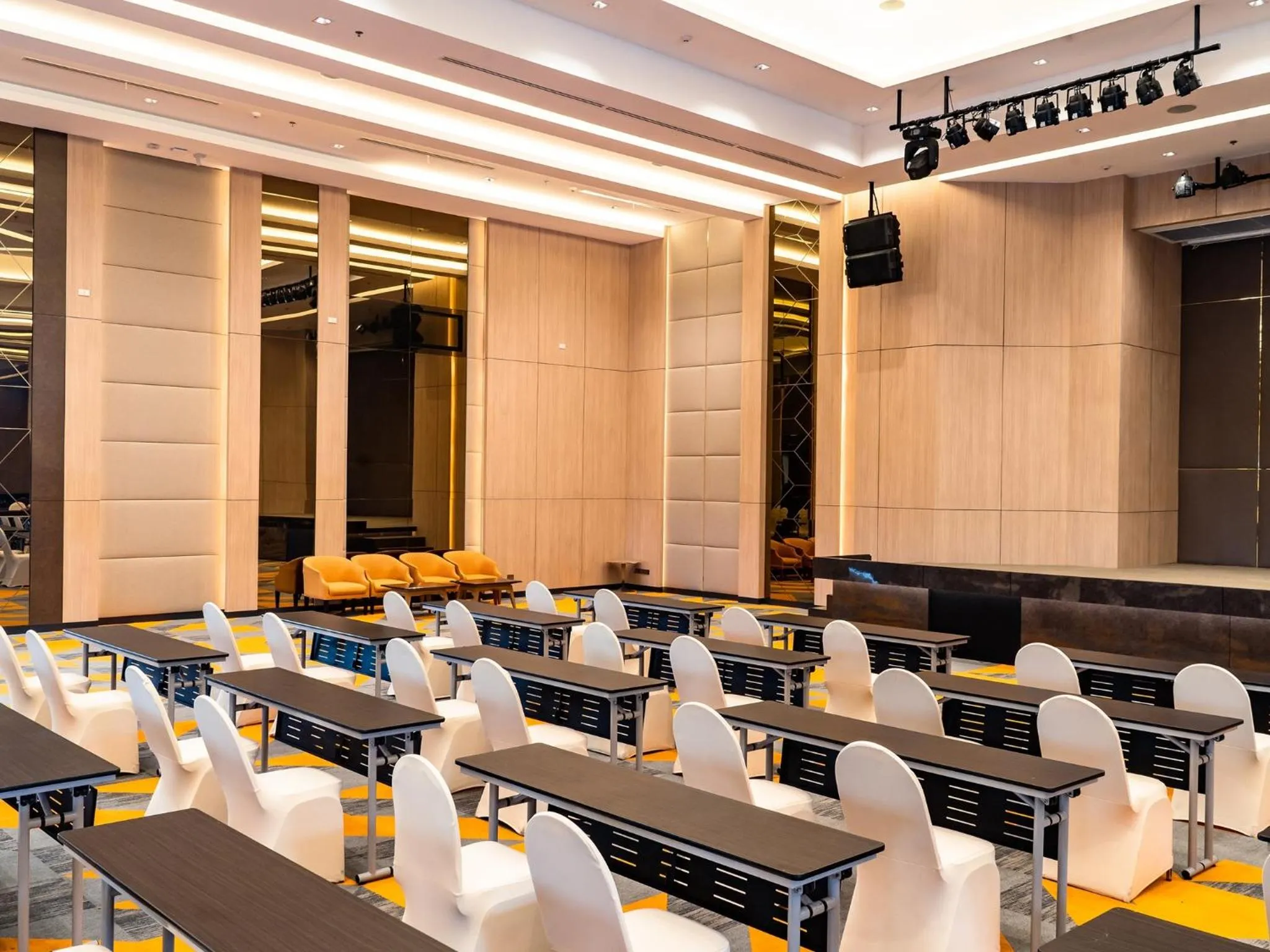 Banquet/Function facilities in Fortune River View Hotel Nakhon Phanom