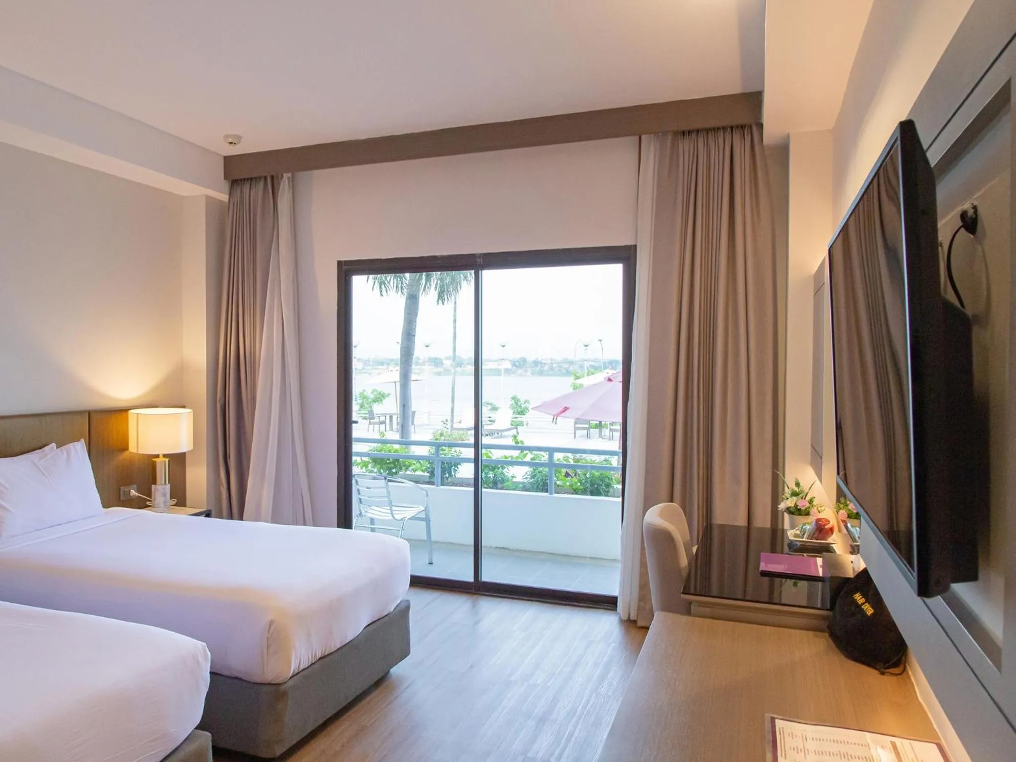 Balcony/Terrace, Bed in Fortune River View Hotel Nakhon Phanom