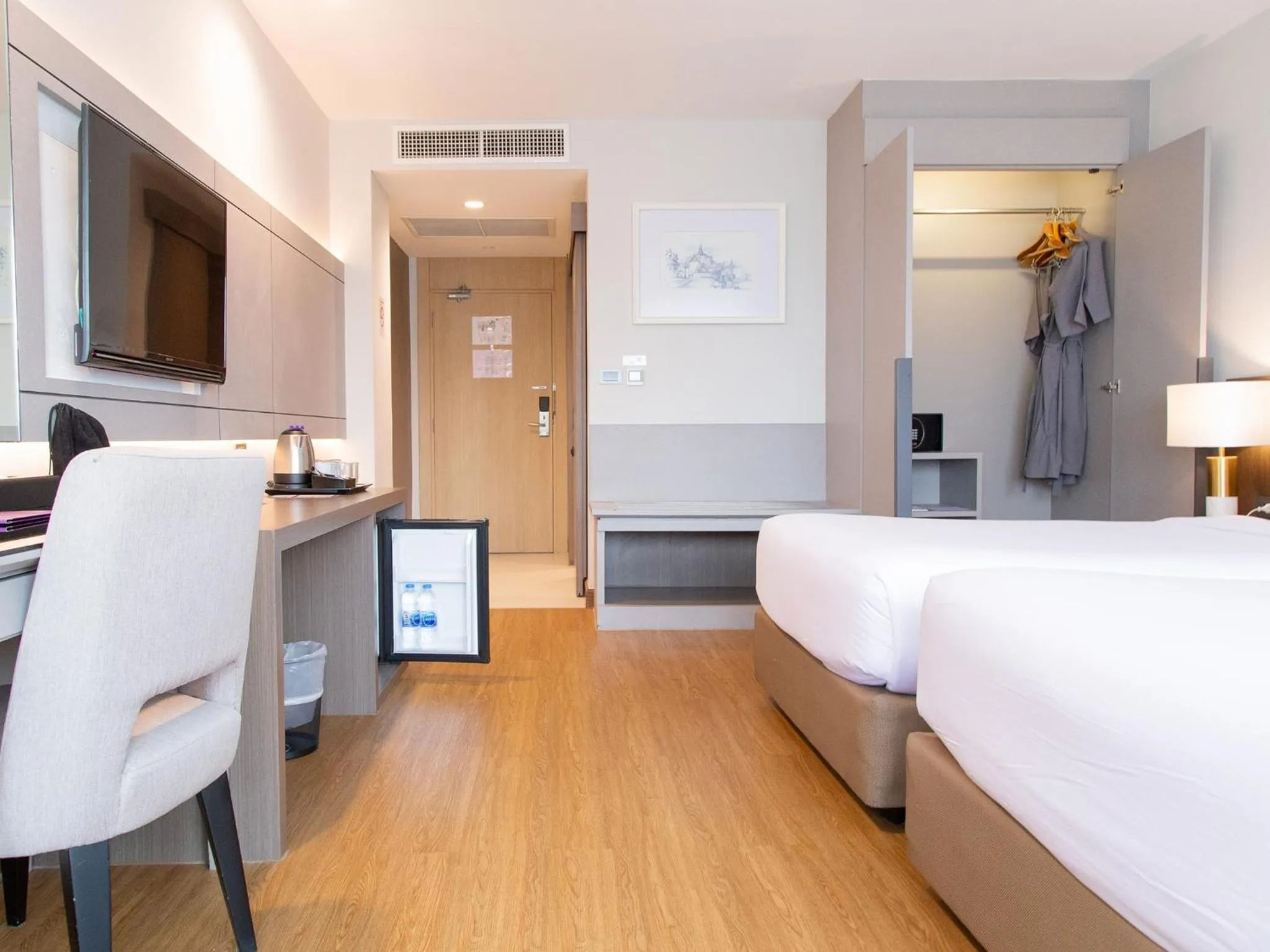 TV and multimedia, Bed in Fortune River View Hotel Nakhon Phanom