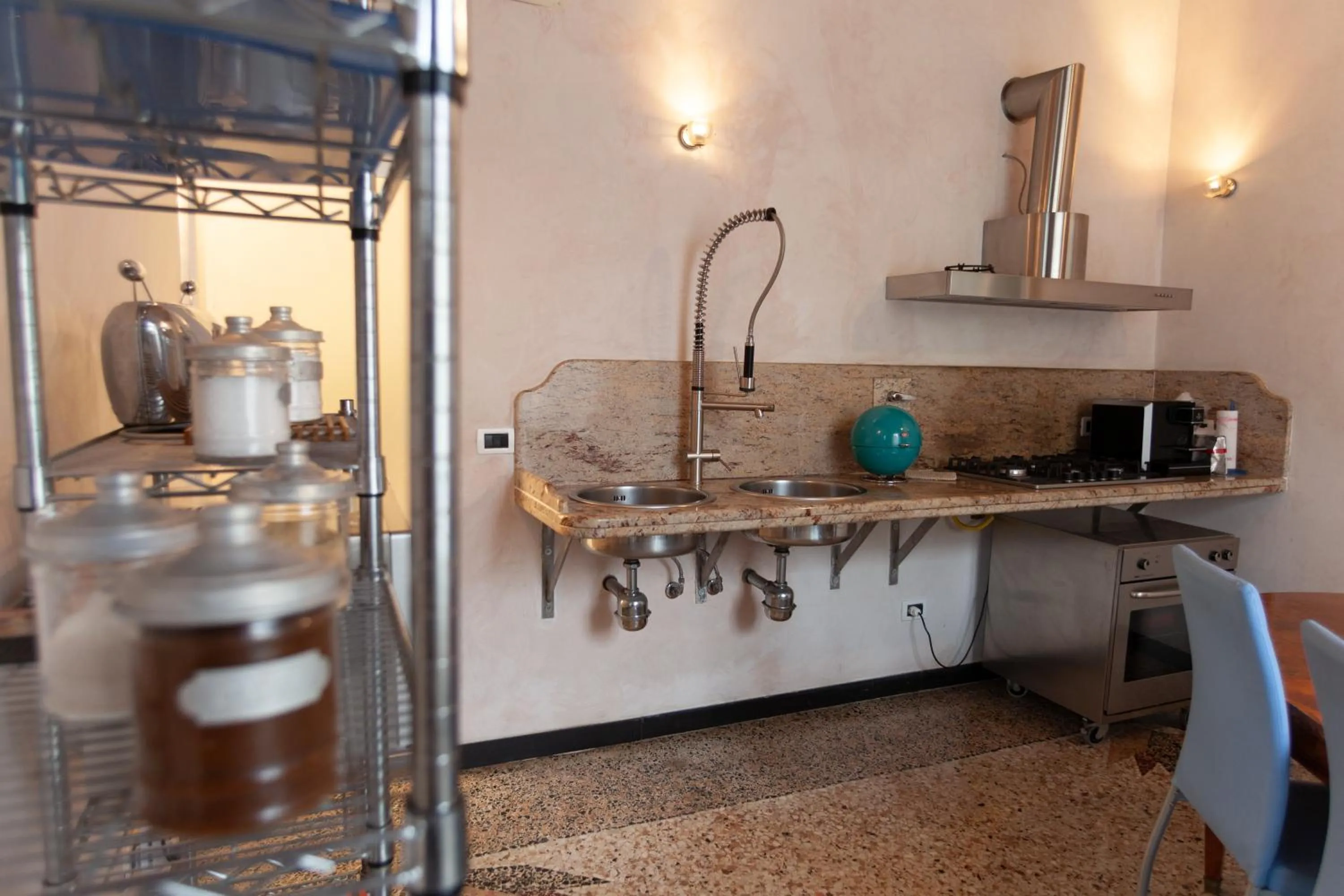 Communal kitchen in Due Papi