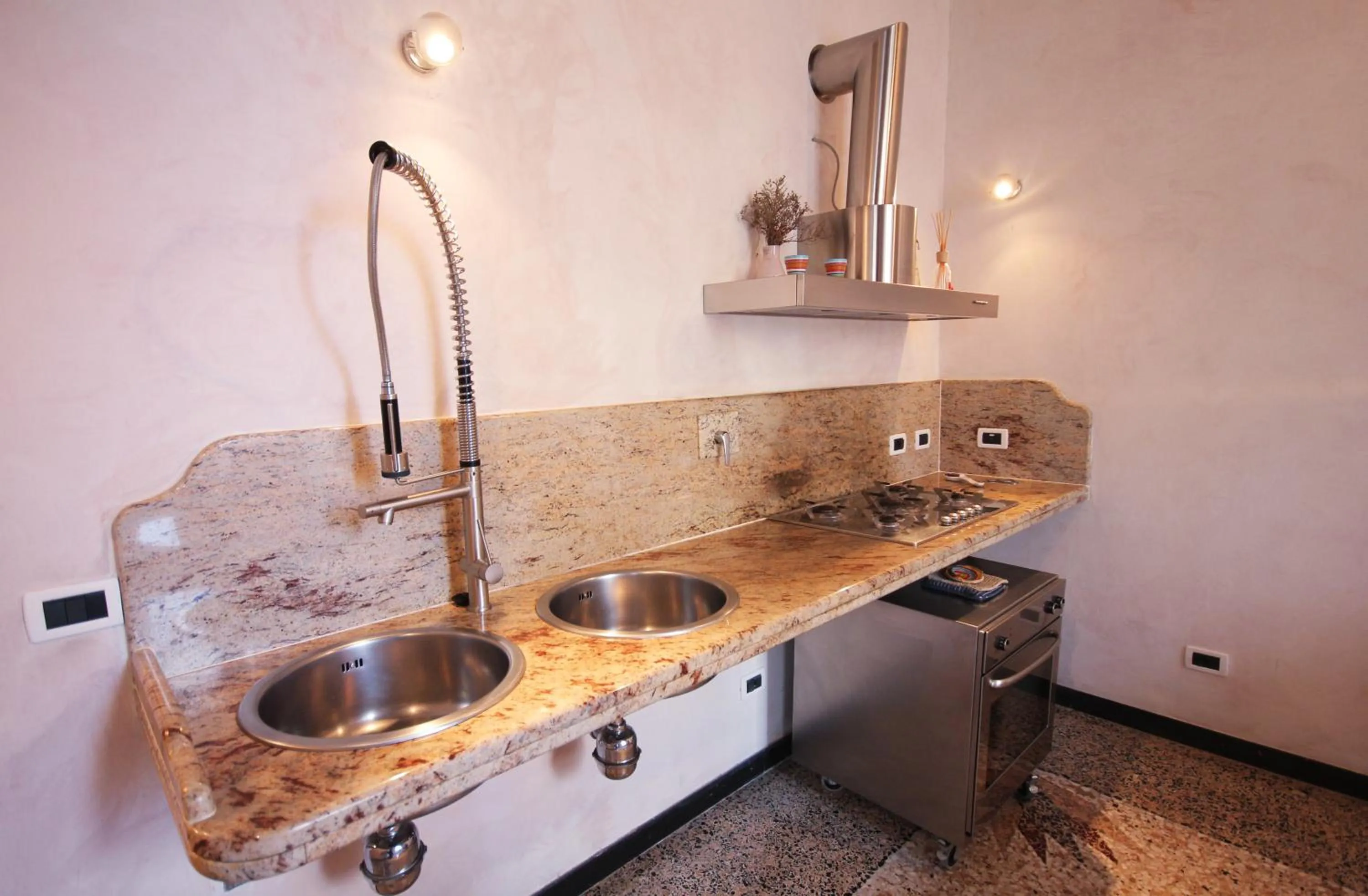 Kitchen or kitchenette in Due Papi