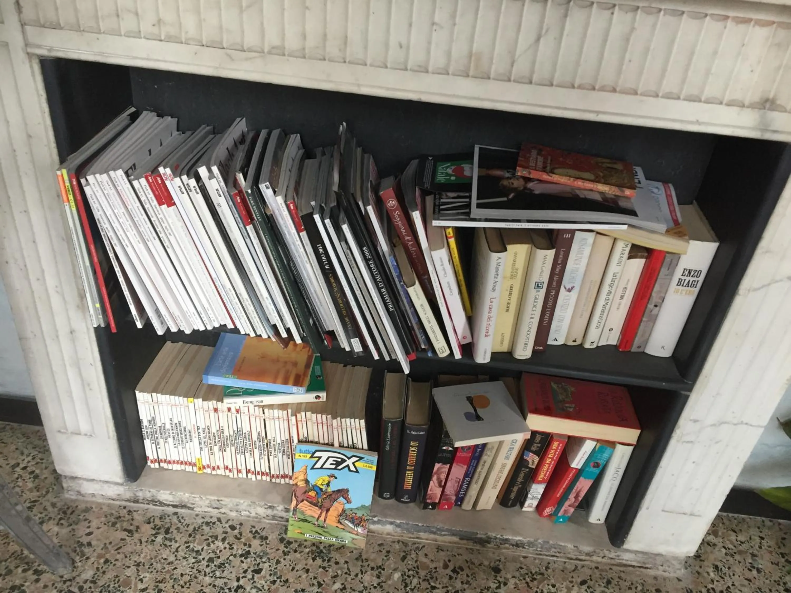 Decorative detail in Due Papi