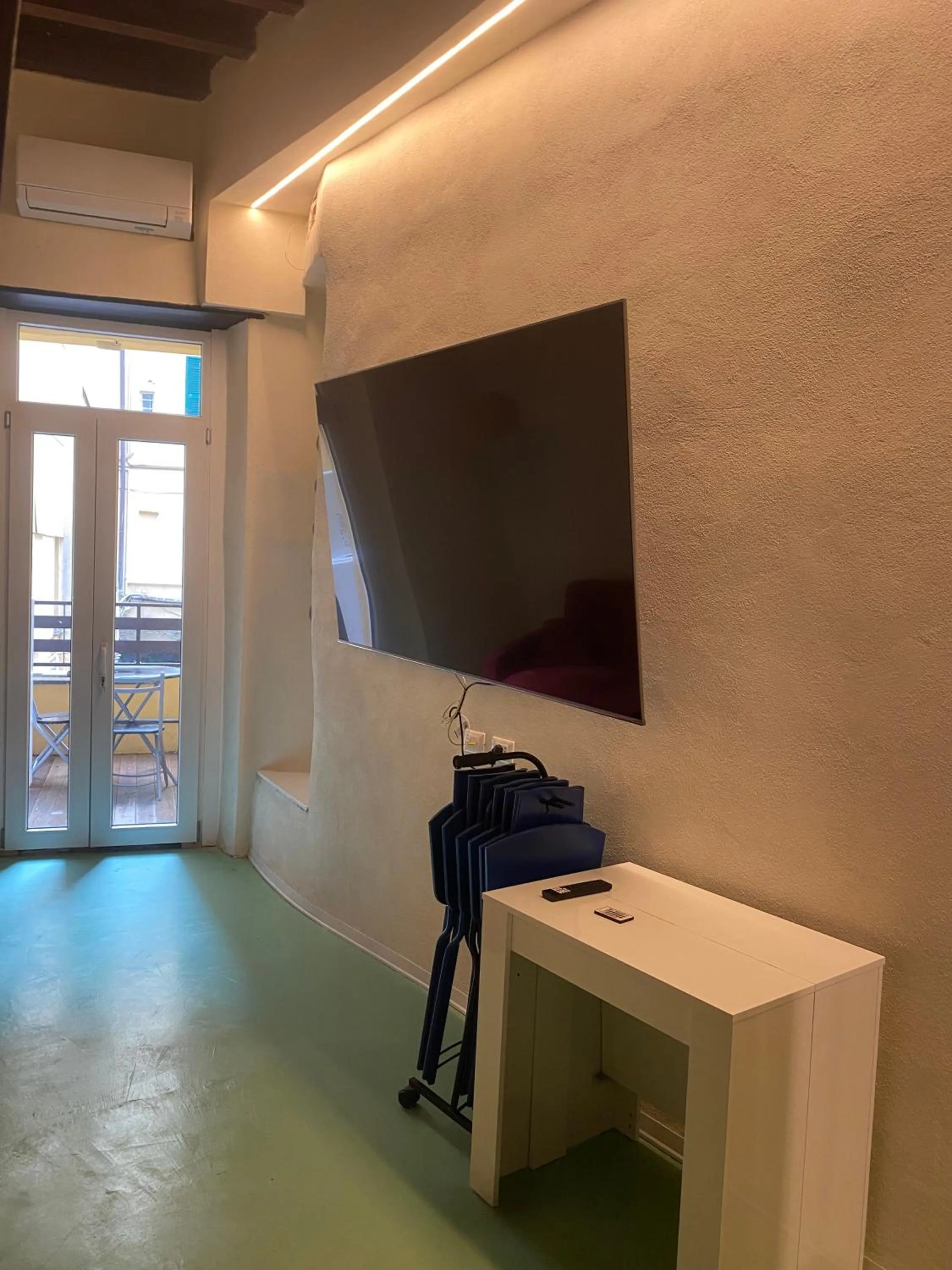 TV and multimedia in Due Papi