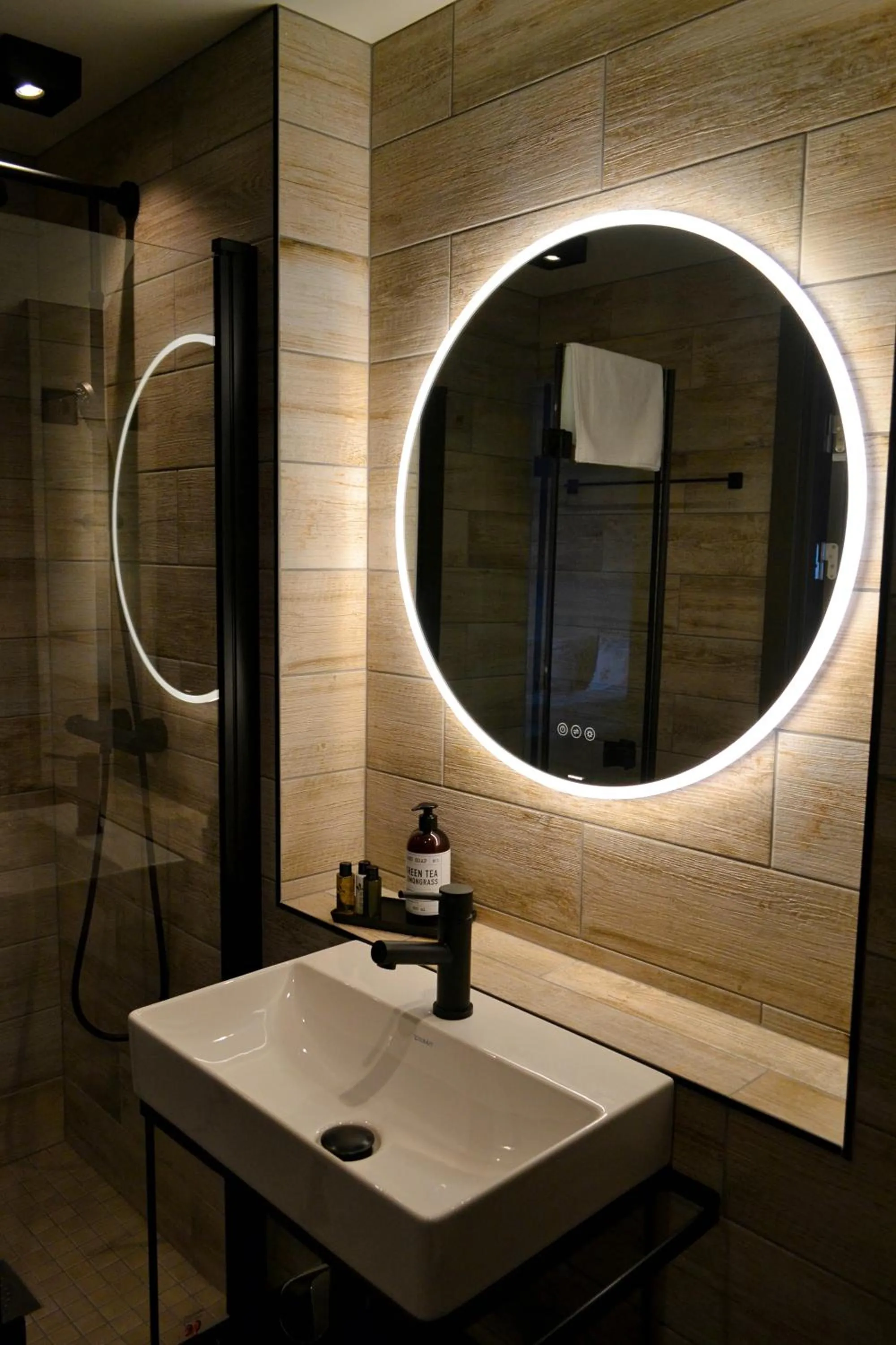 Bathroom in Andenes Suitehotel