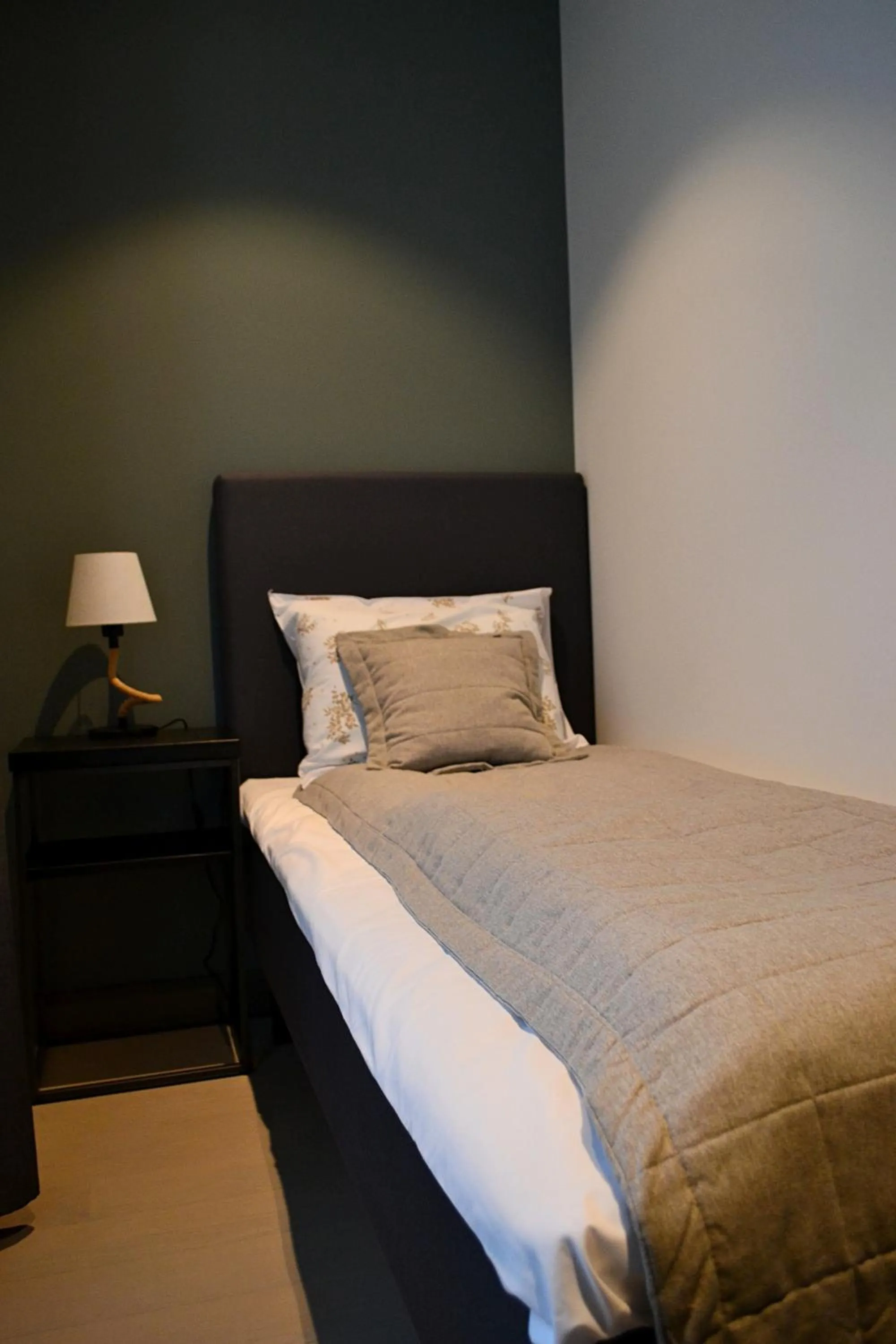 Bed in Andenes Suitehotel