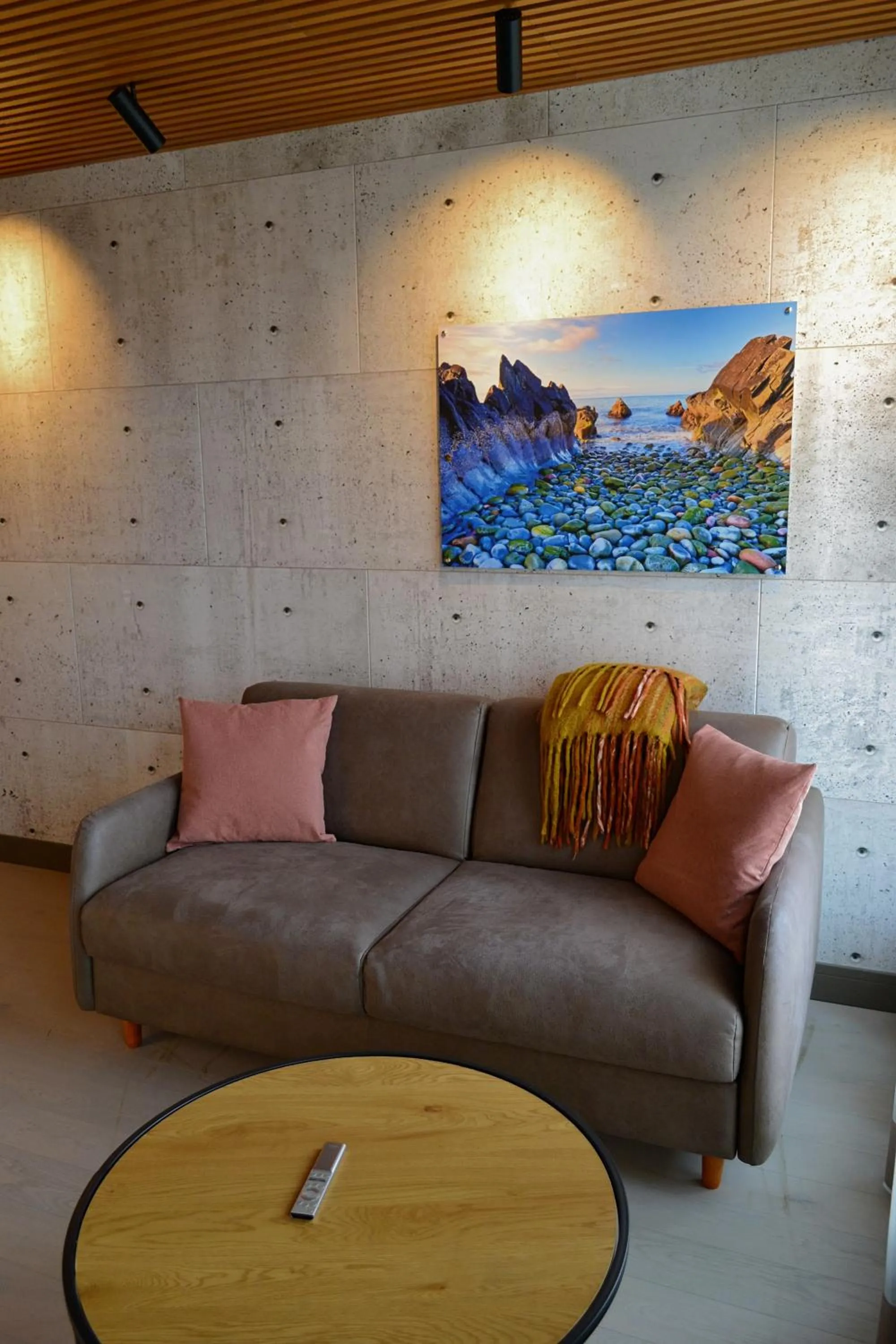 Living room in Andenes Suitehotel