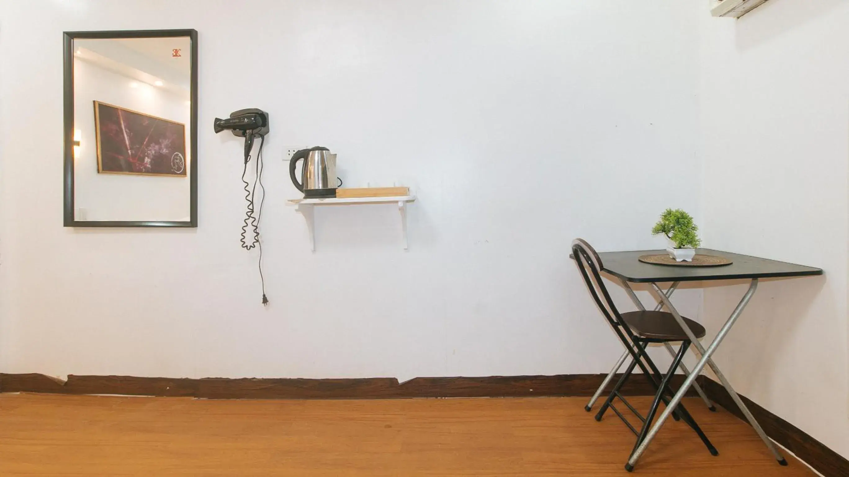 Dining area in Stay Inn Station 1 Boracay by RedDoorz Dining area in Stay Inn Station 1 Boracay by RedDoorz