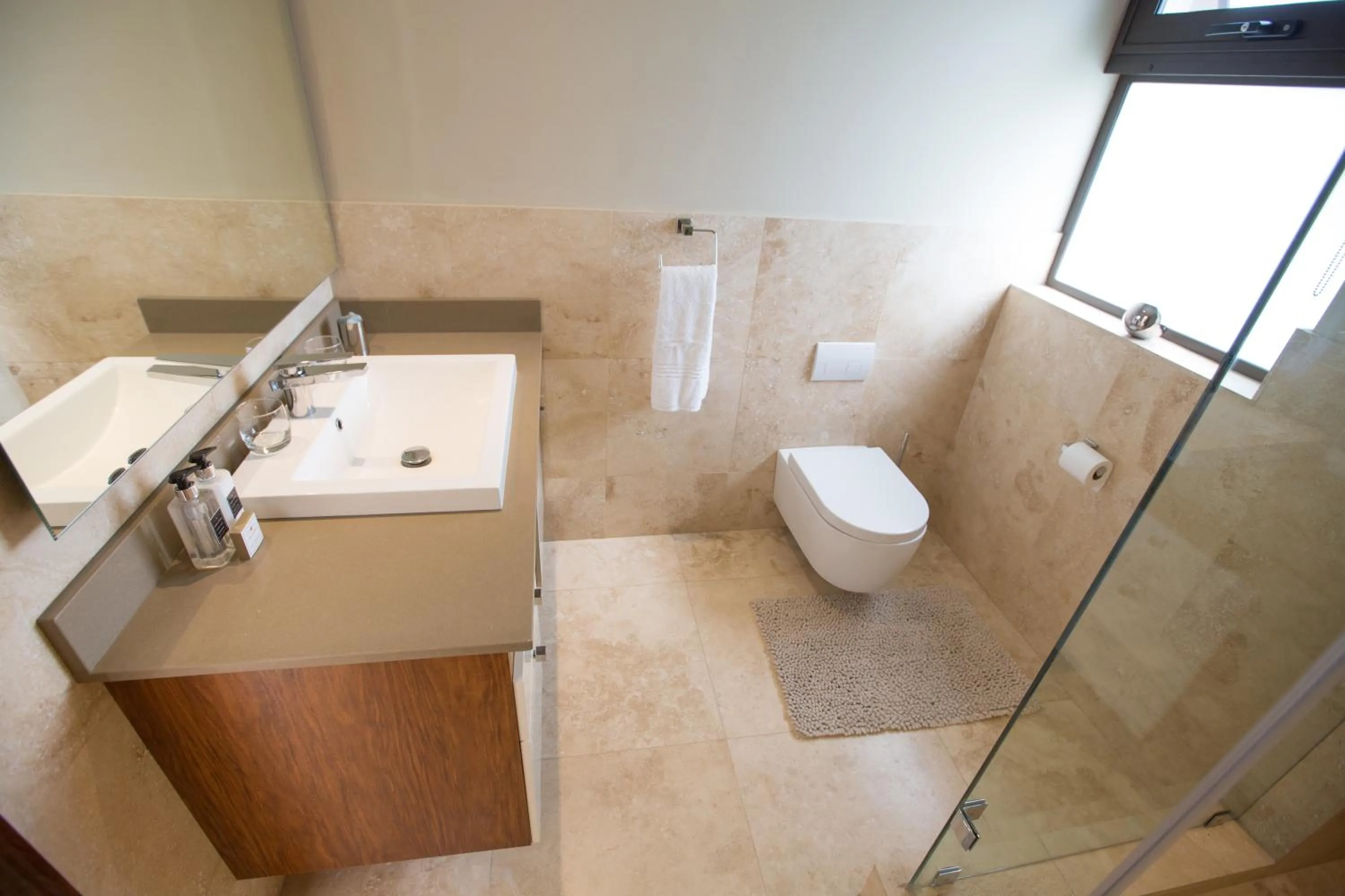 Bathroom in umVangati House