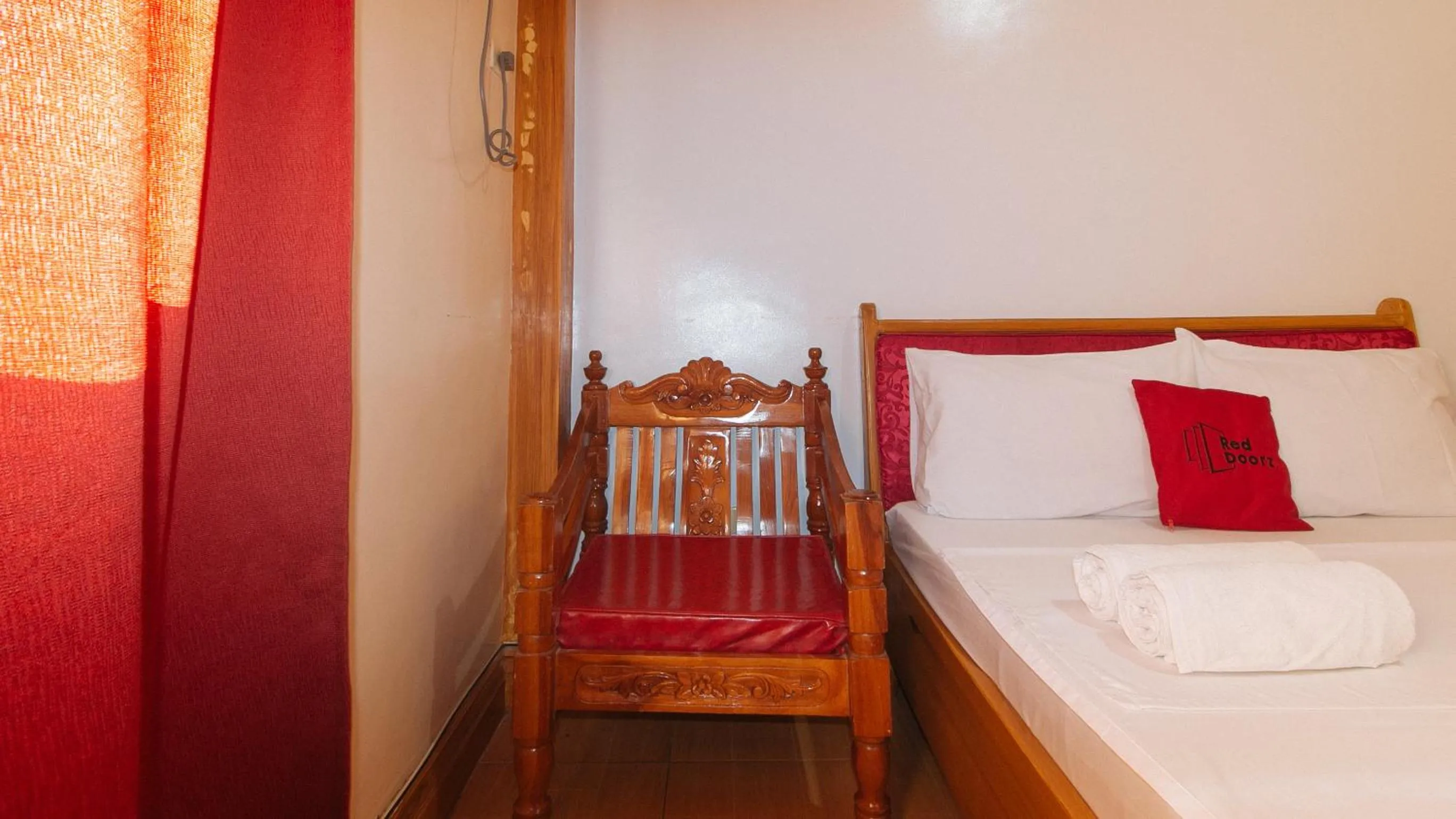 Bed in RedDoorz @ Farm Side Hotel Laoag City