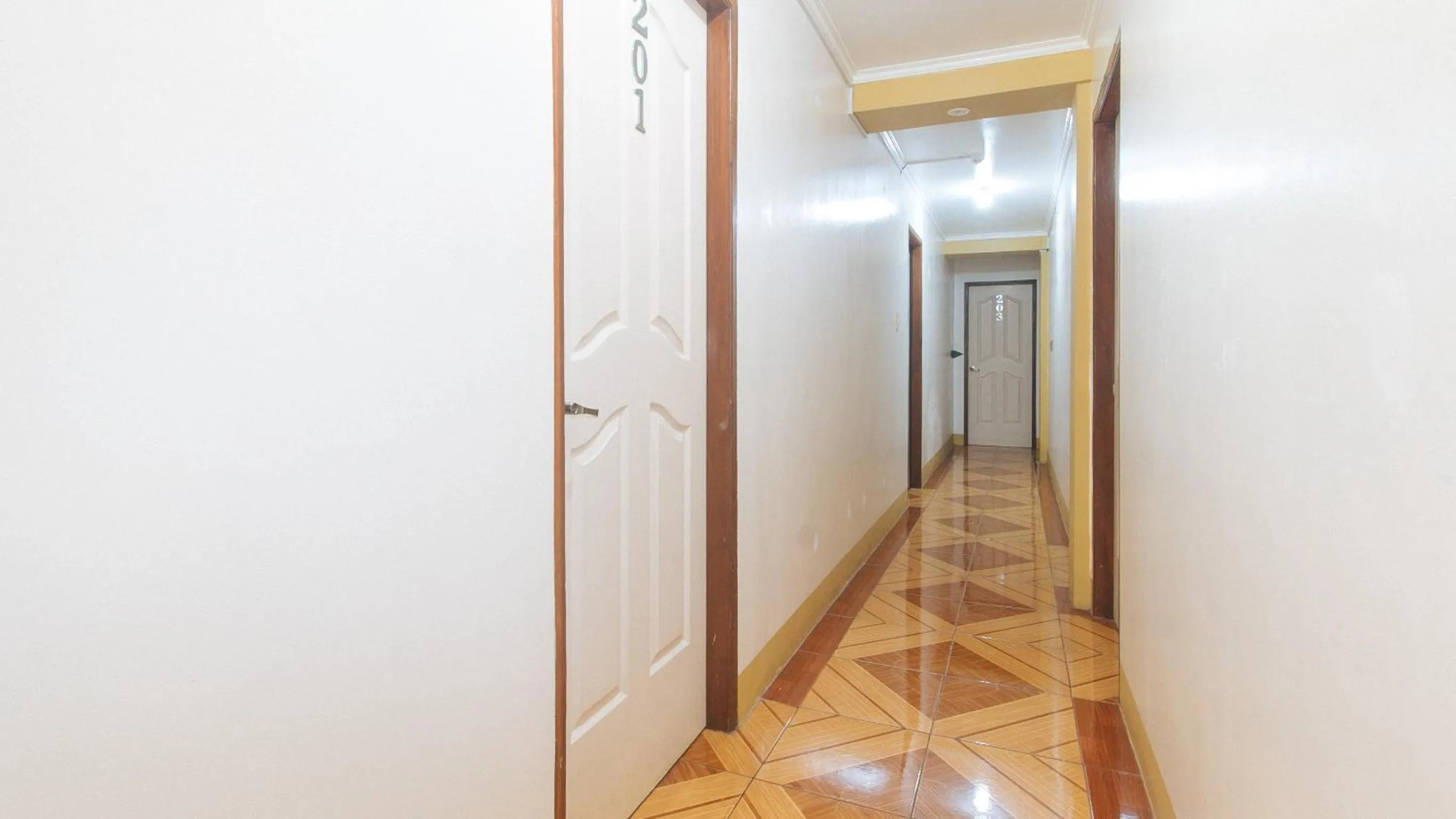 Area and facilities in RedDoorz @ Farm Side Hotel Laoag City