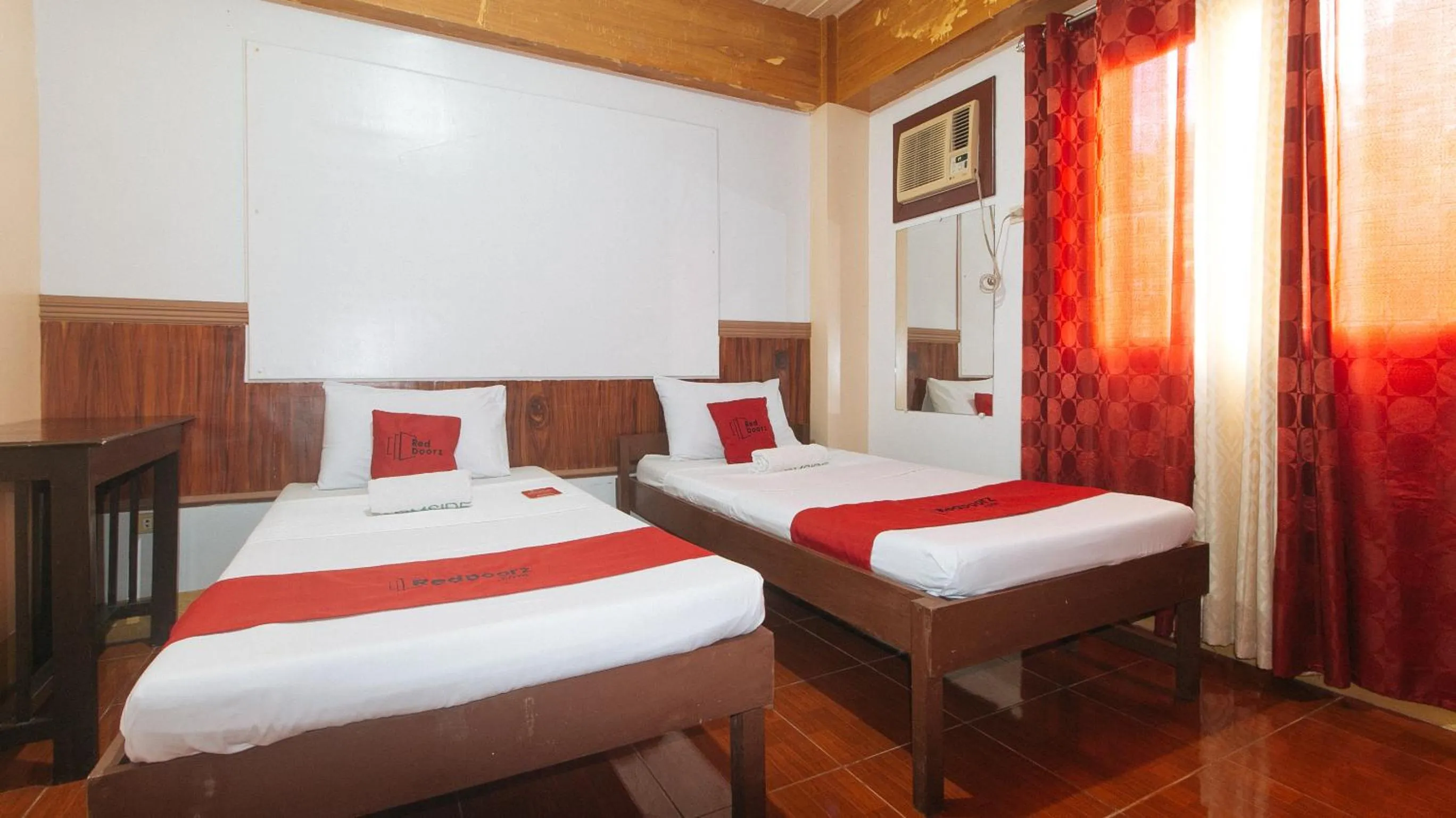 Bed in RedDoorz @ Farm Side Hotel Laoag City