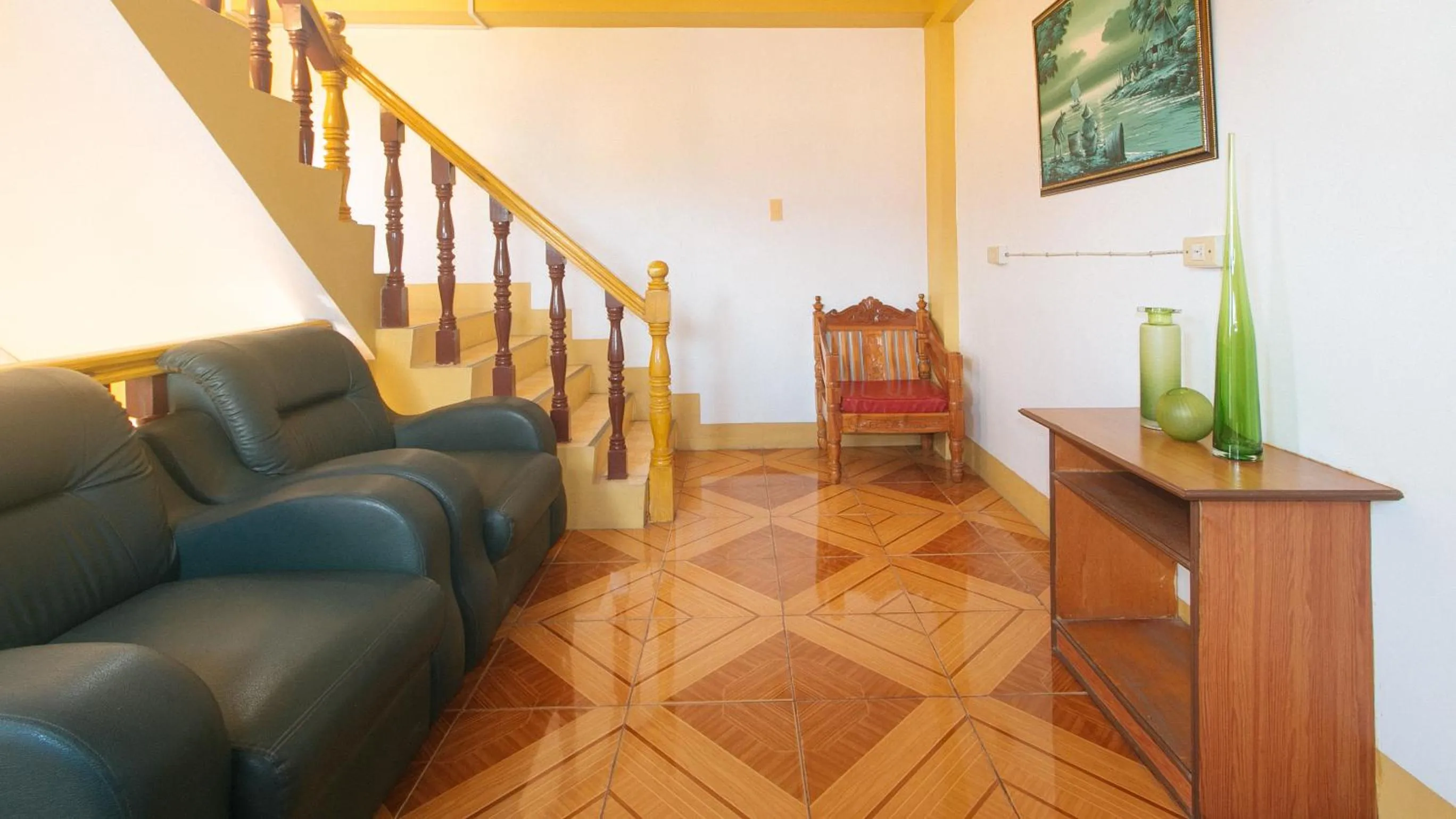 Seating area in RedDoorz @ Farm Side Hotel Laoag City