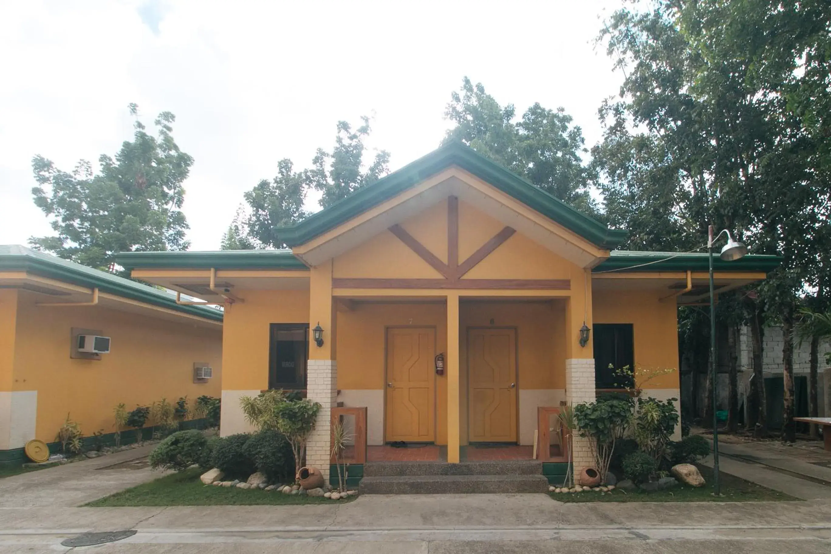 Facade/entrance in RedDoorz @ Farm Side Hotel Laoag City Facade/entrance in RedDoorz @ Farm Side Hotel Laoag City