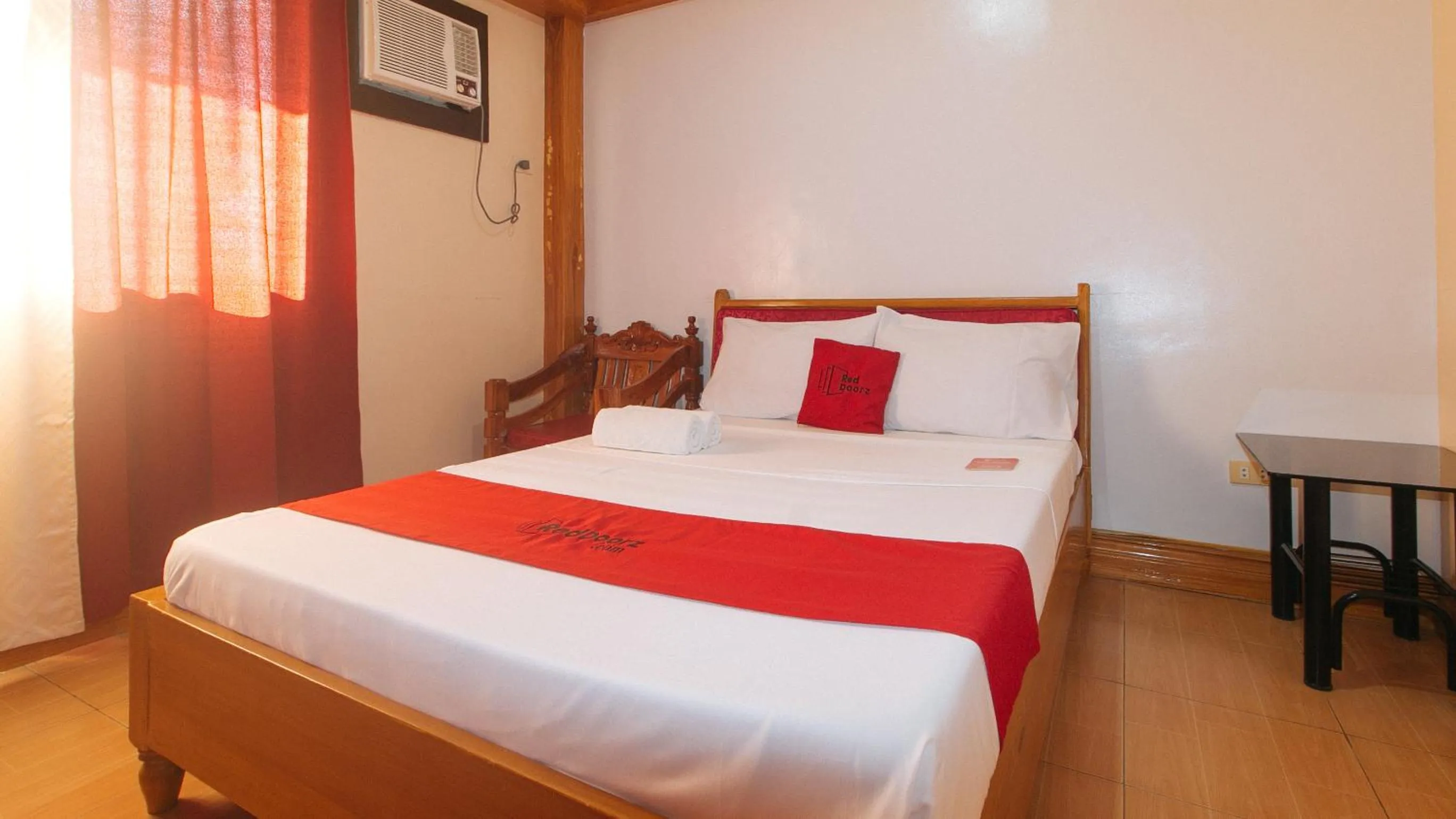 Bed in RedDoorz @ Farm Side Hotel Laoag City