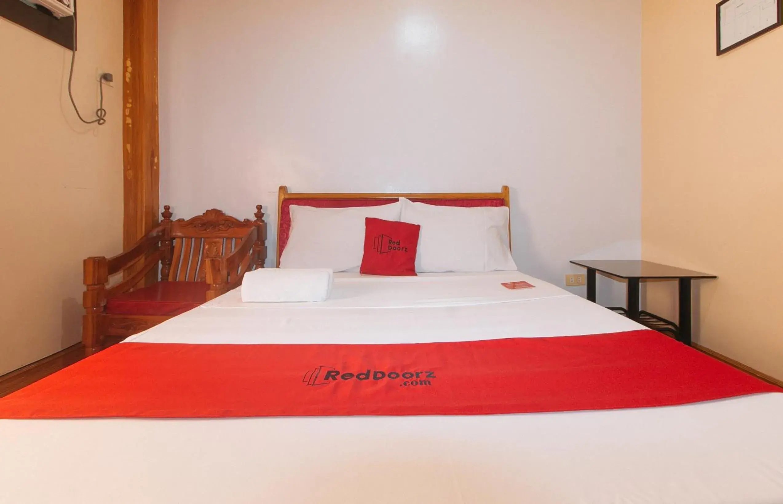 Bed in RedDoorz @ Farm Side Hotel Laoag City Bed in RedDoorz @ Farm Side Hotel Laoag City