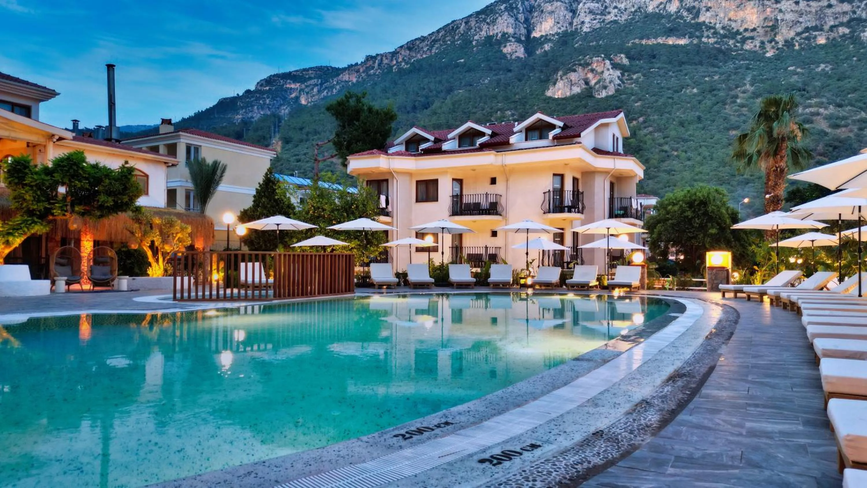 Swimming pool in Ata Lagoon Beach Hotel