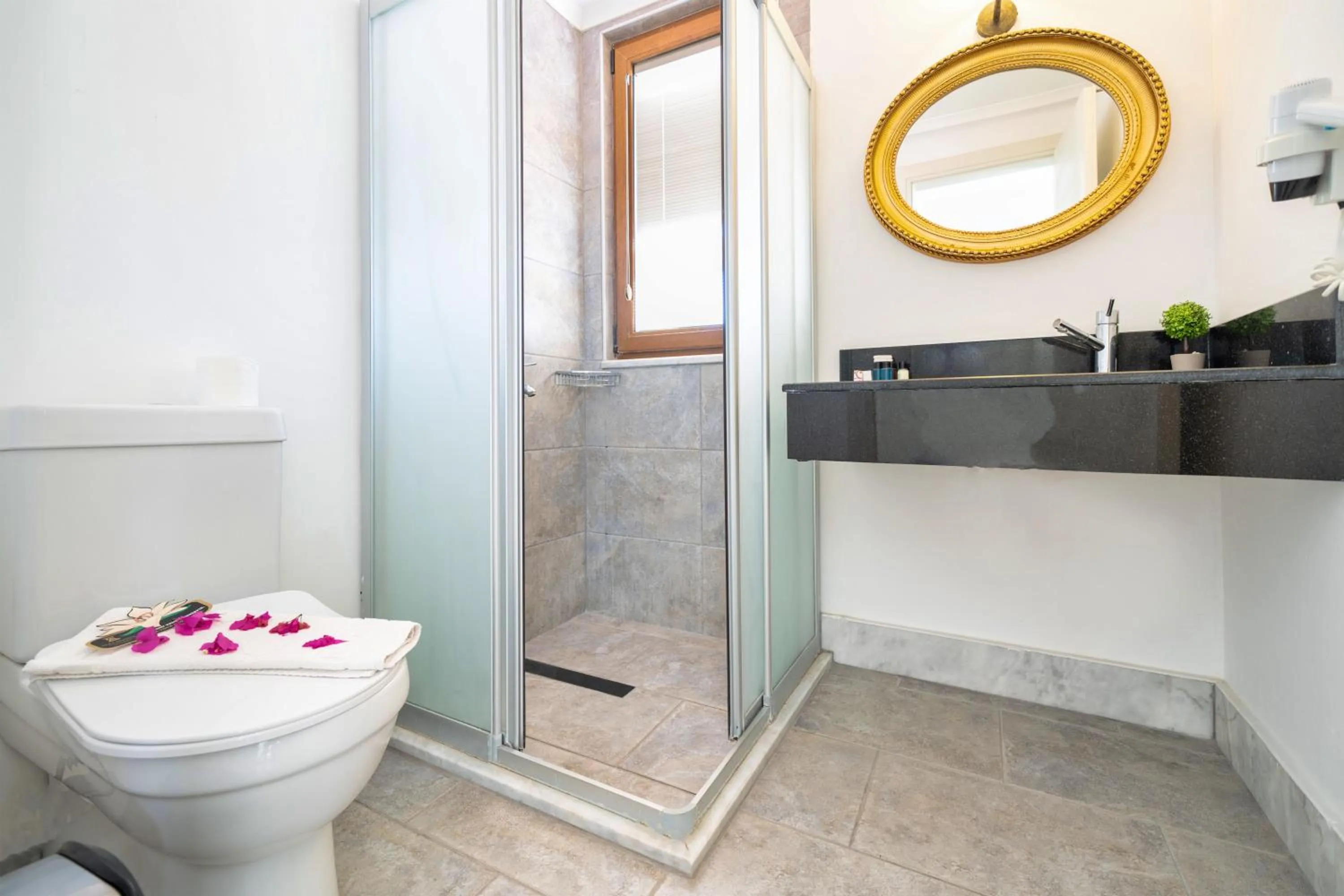 Shower in Ata Lagoon Beach Hotel