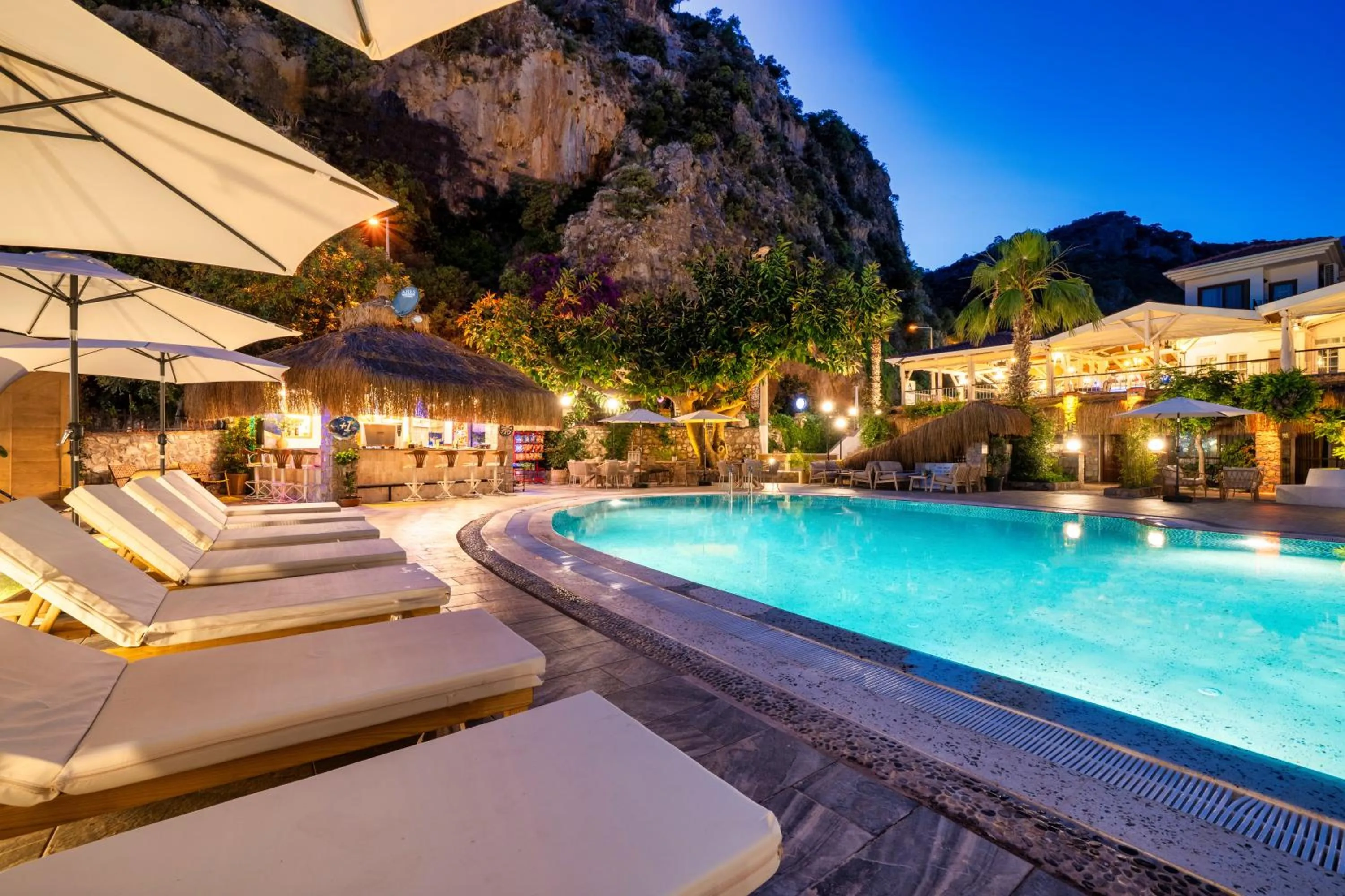 Swimming pool in Ata Lagoon Beach Hotel