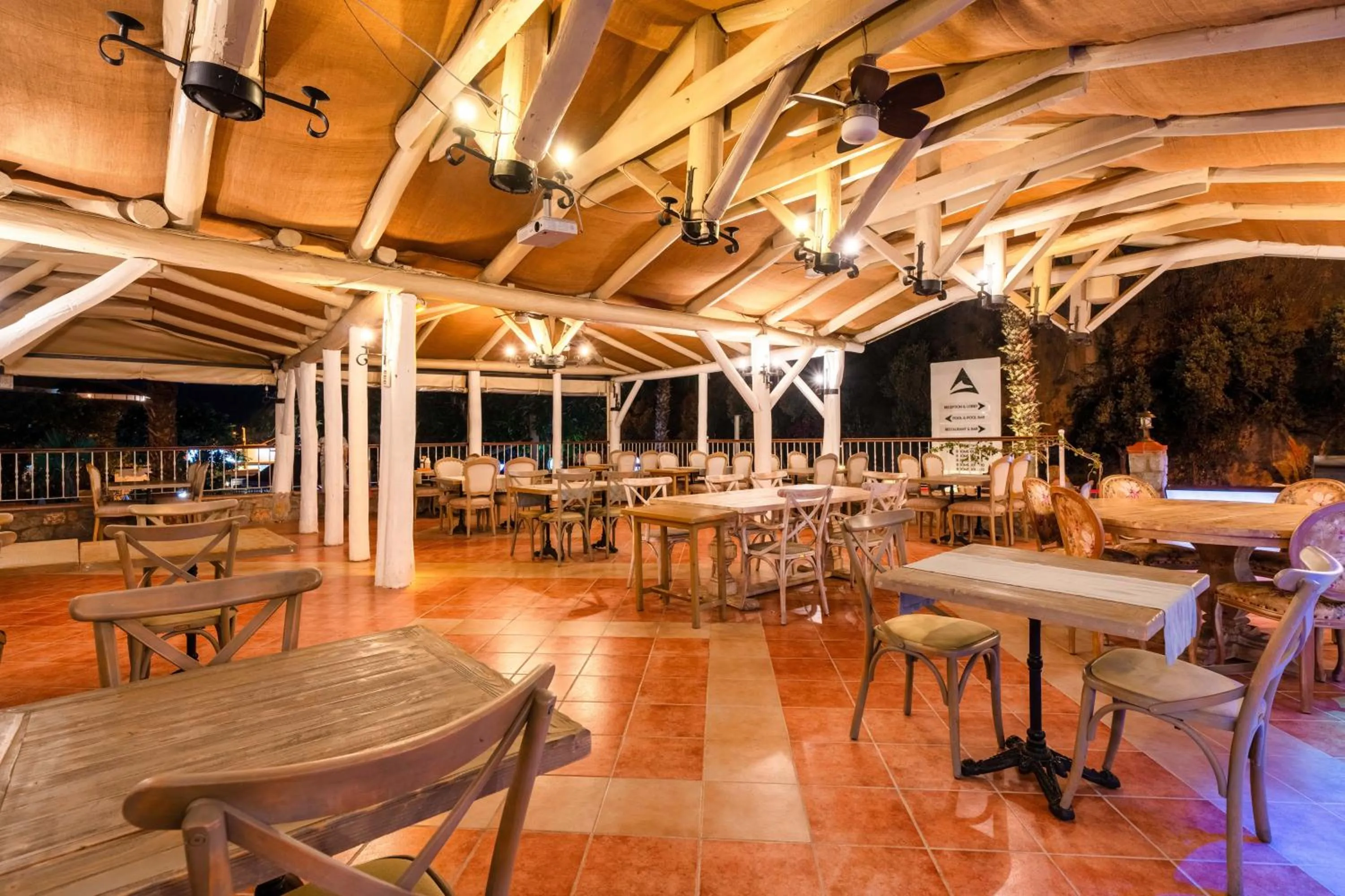 Restaurant/places to eat in Ata Lagoon Beach Hotel