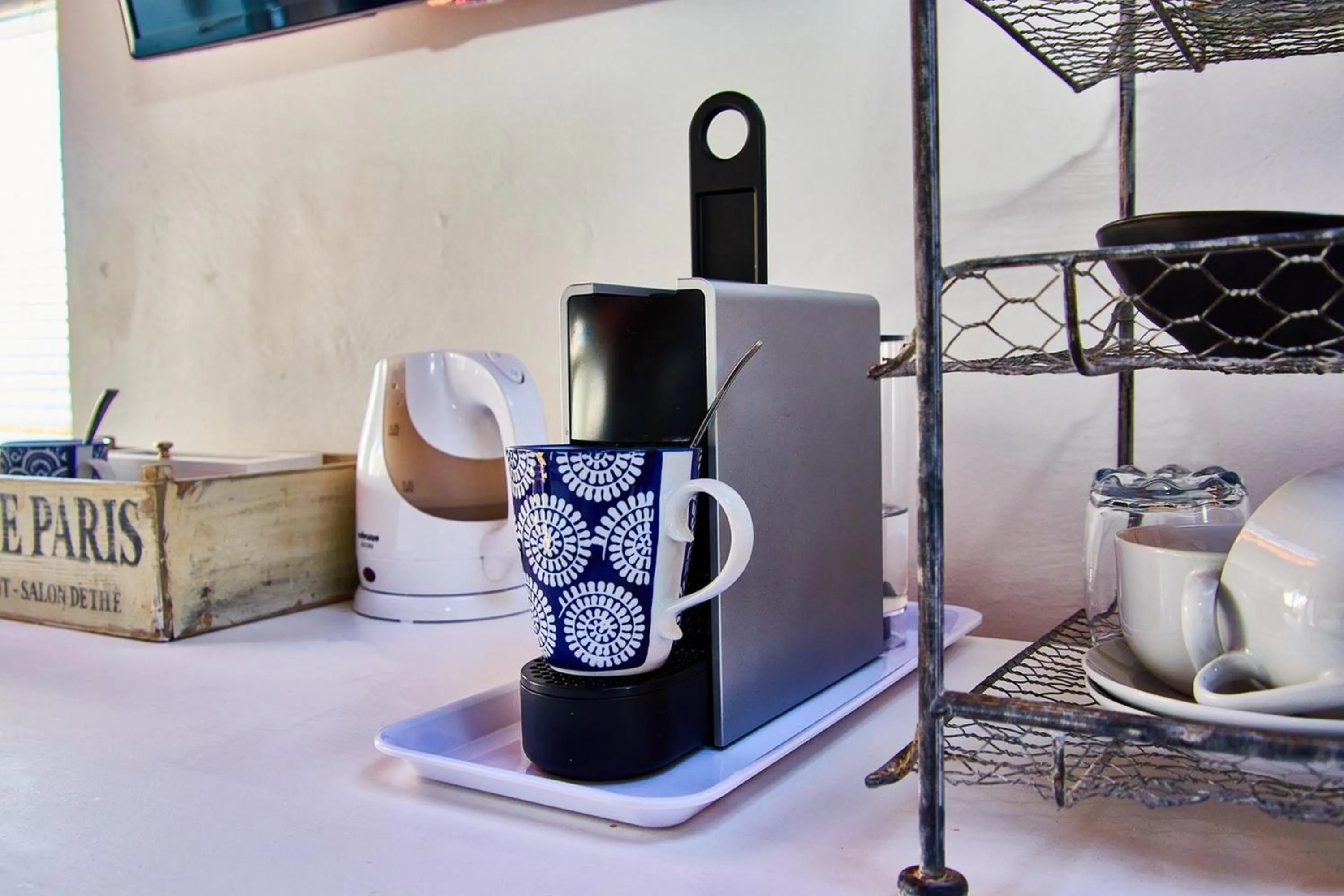 Coffee/tea facilities in Gilcrest Place Guest House