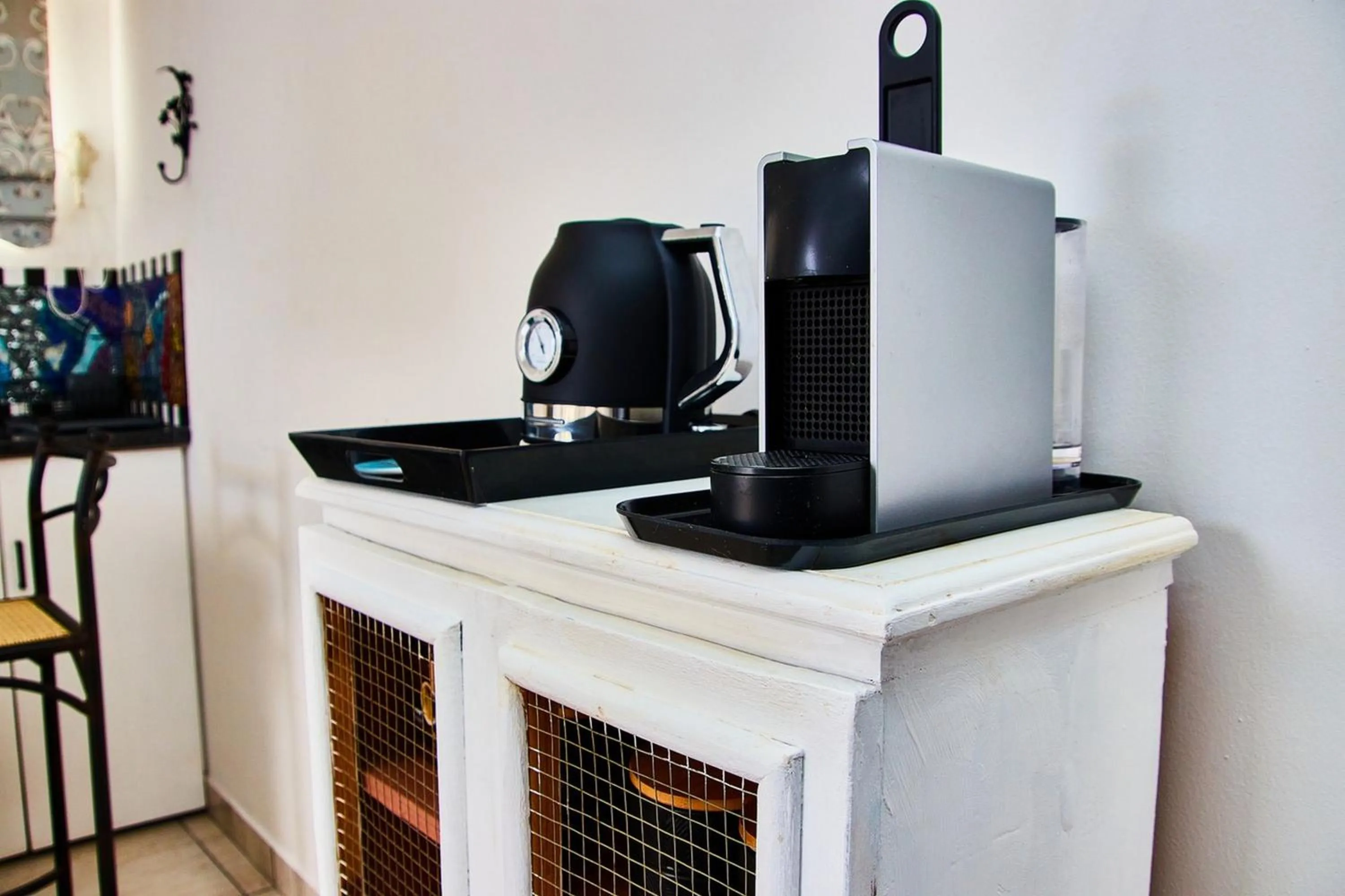 Coffee/tea facilities in Gilcrest Place Guest House