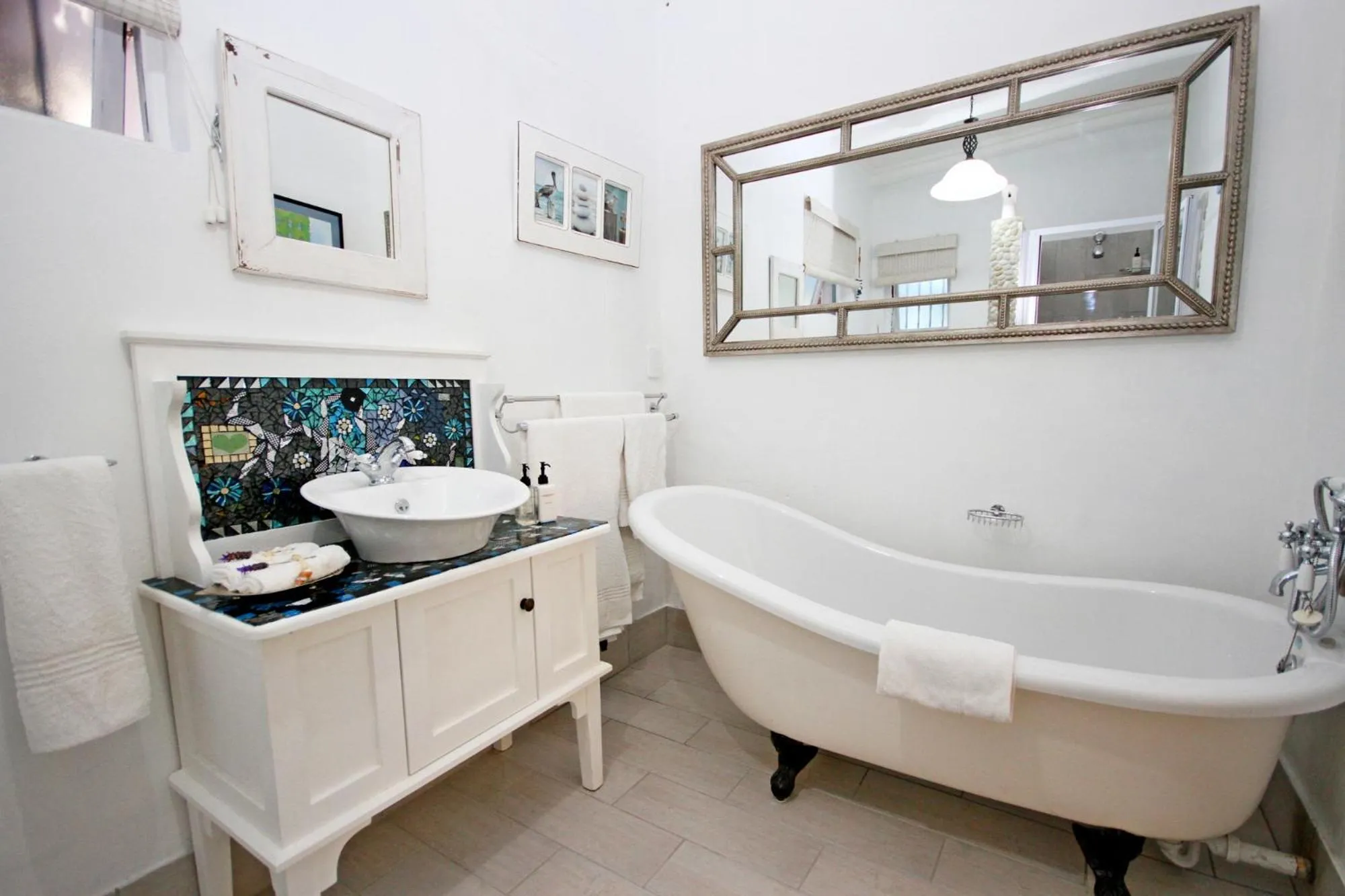 Bathroom in Gilcrest Place Guest House