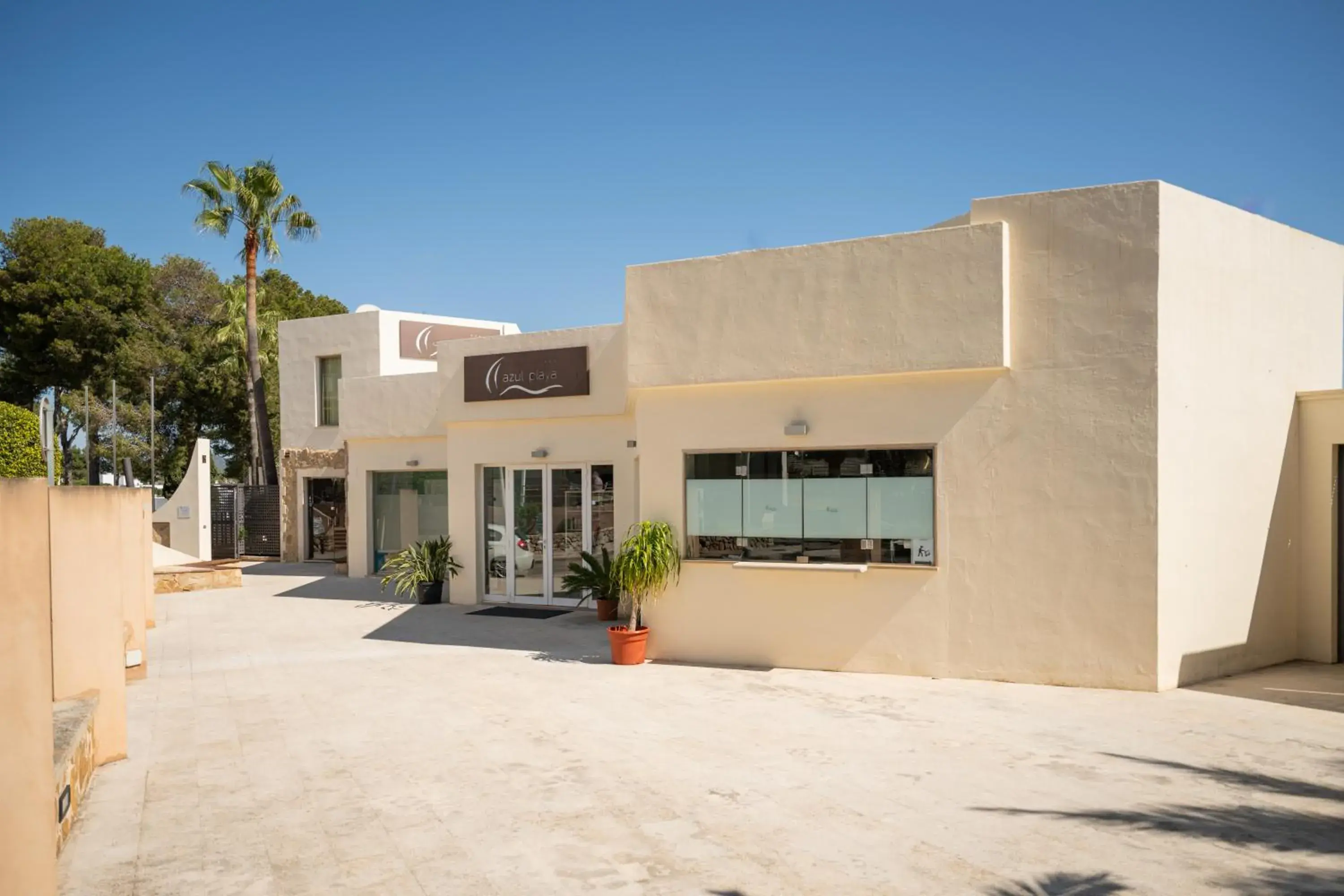 Property building in Apartamentos Azul Playa Property building in Apartamentos Azul Playa