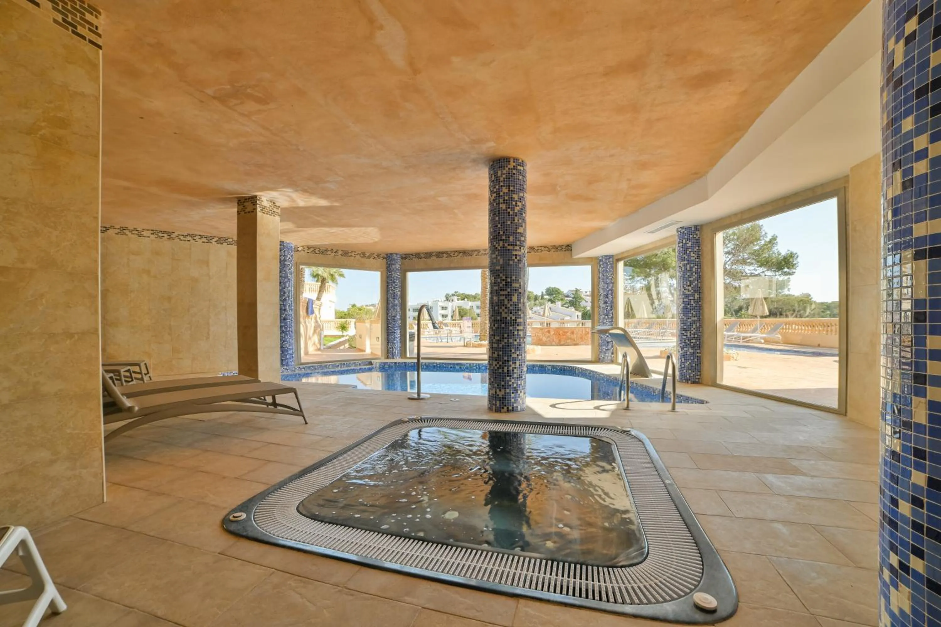 Hot Tub in Apartamentos Azul Playa