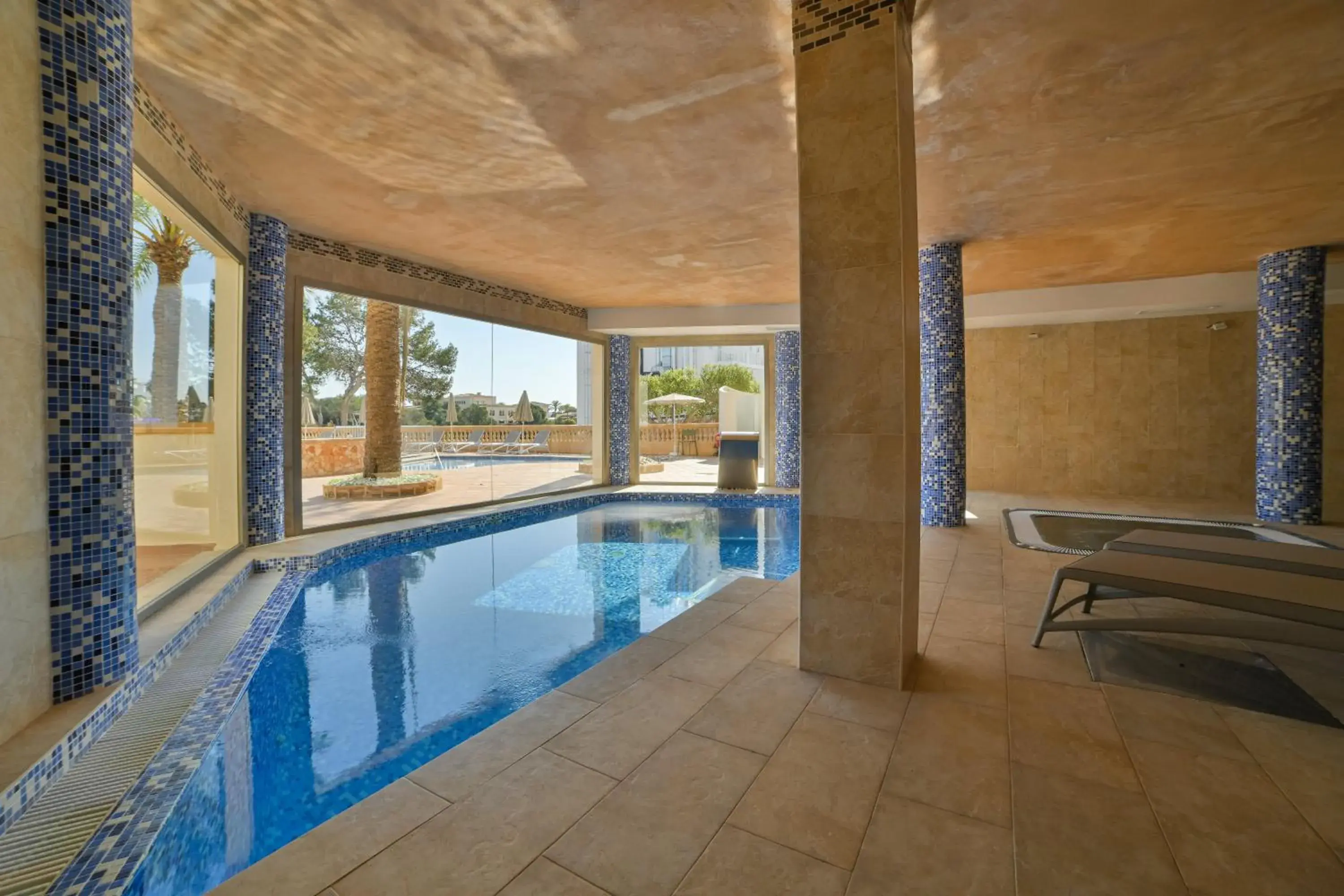 Swimming pool in Apartamentos Azul Playa Swimming pool in Apartamentos Azul Playa