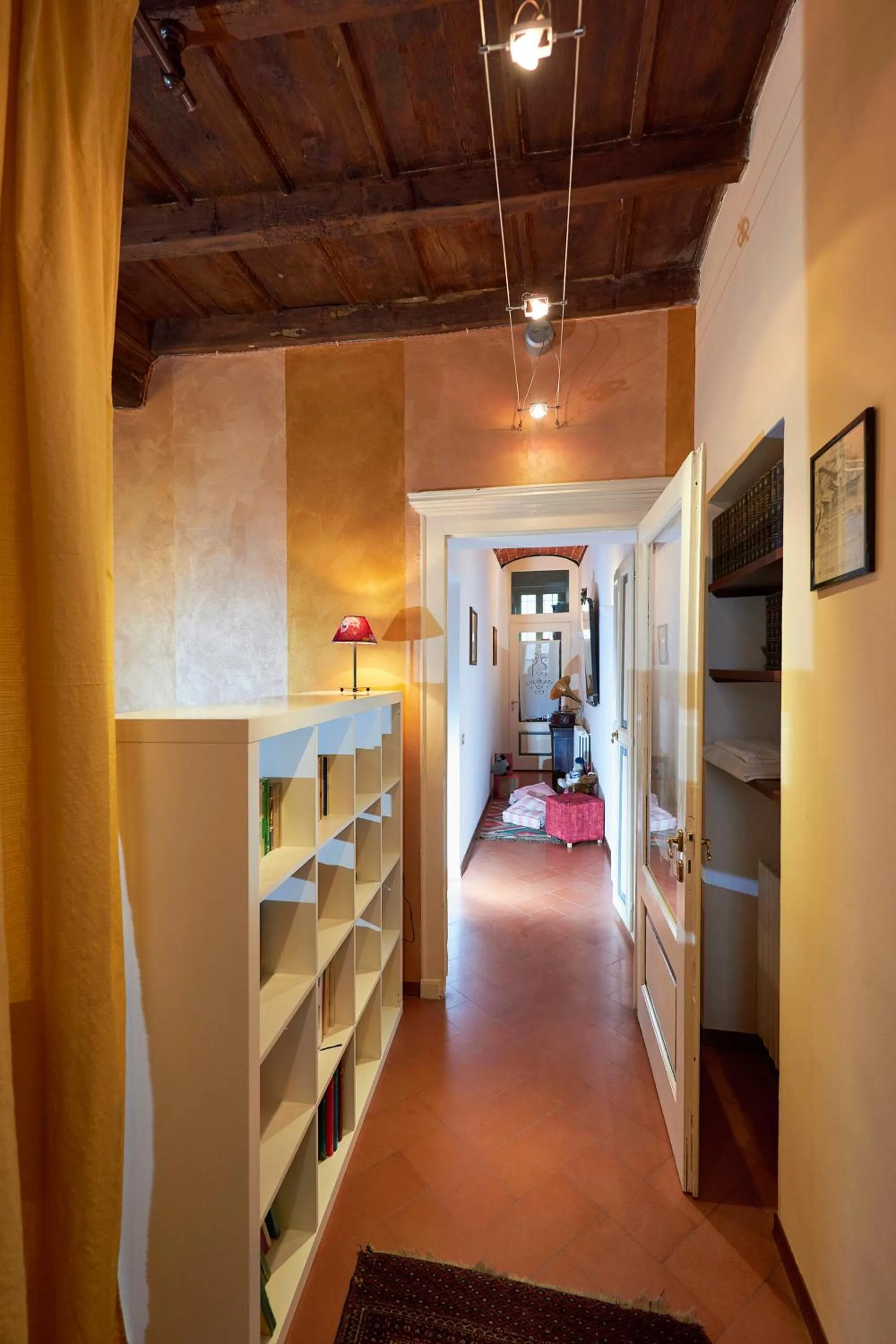 Library, Bed in Antica Casa Balsari