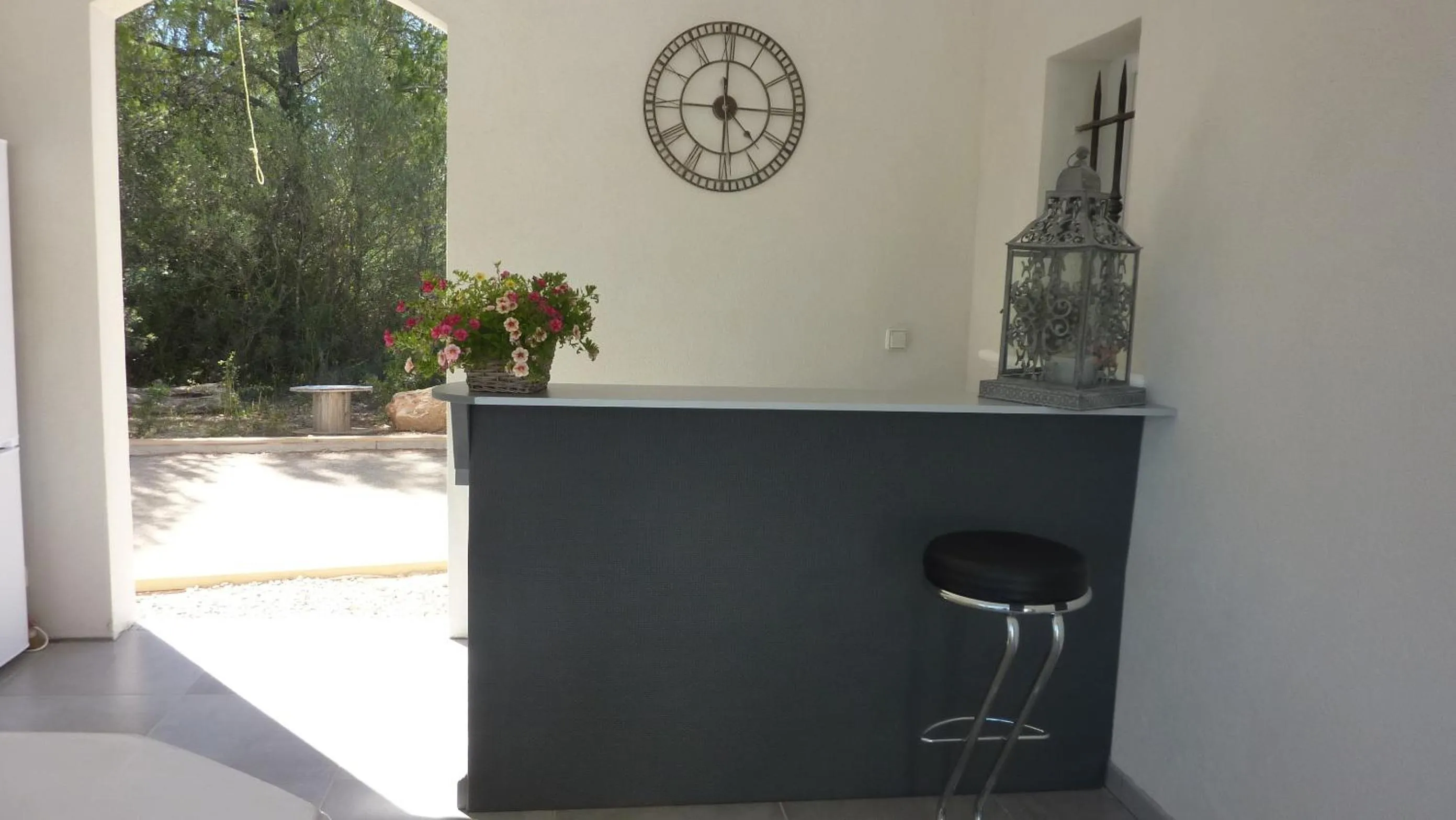 Kitchen or kitchenette in L Olivadou B&B