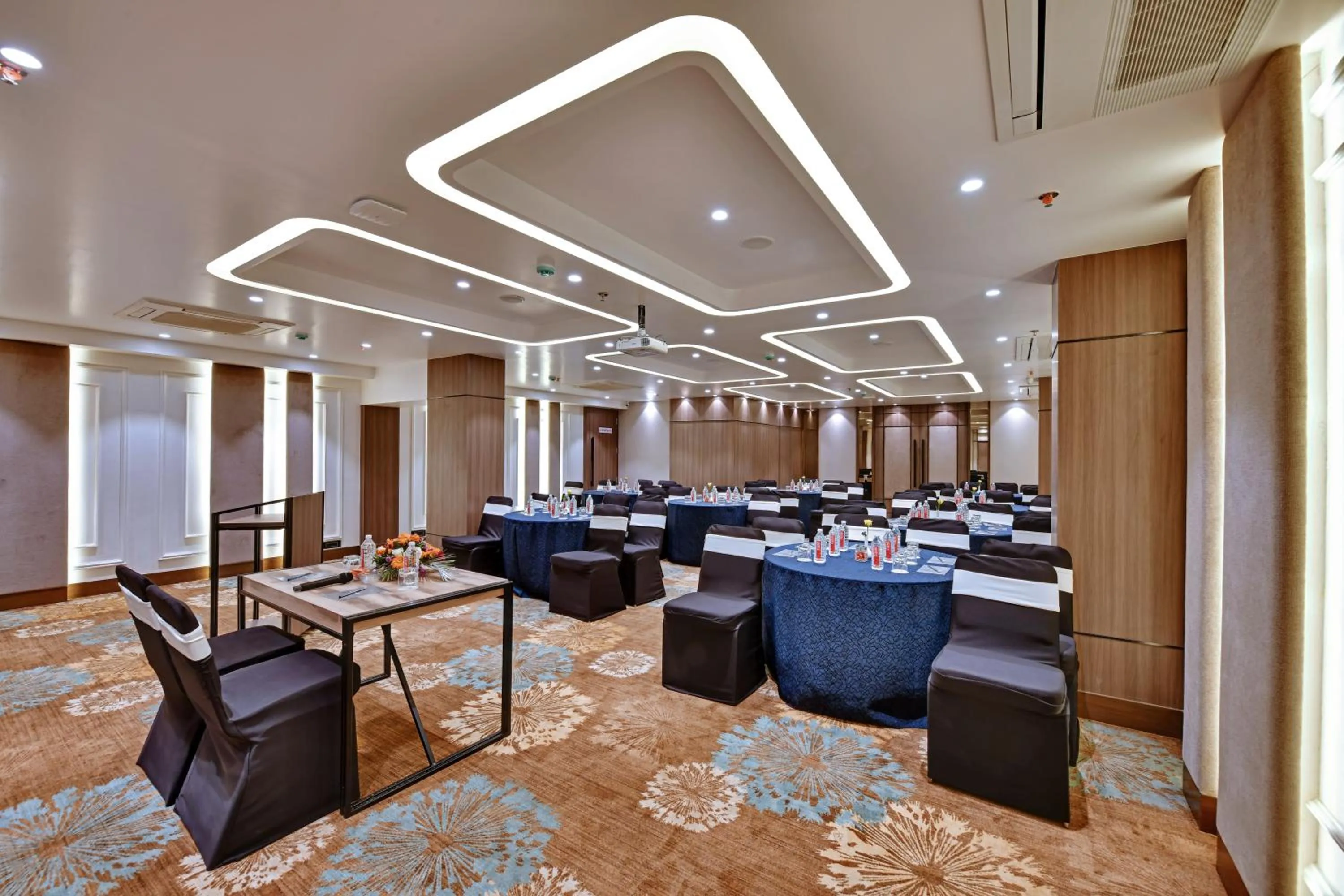 Banquet/Function facilities in Click Hotels Andheri MIDC