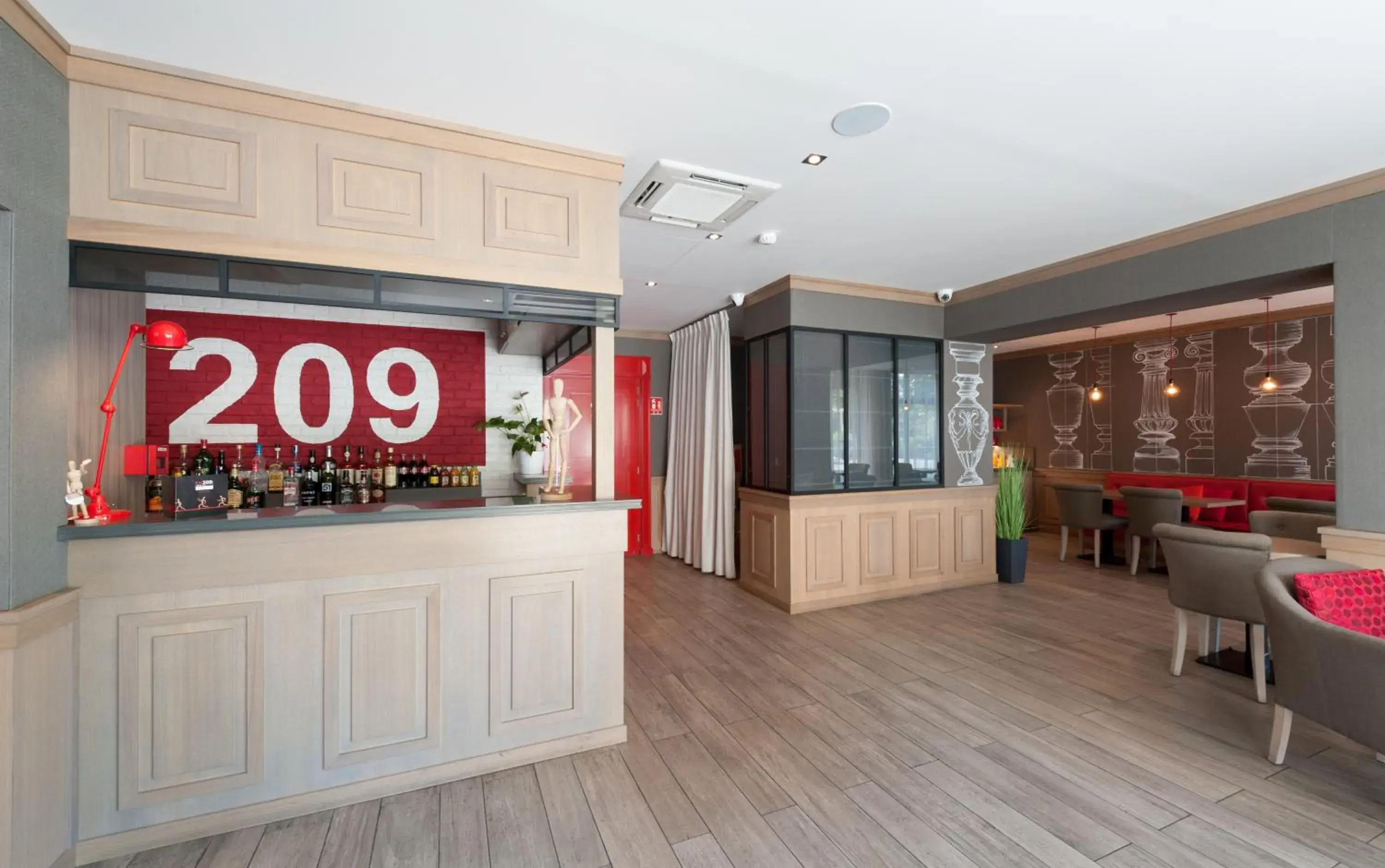 Facade/entrance in Hôtel le 209 Paris Bercy Facade/entrance in Hôtel le 209 Paris Bercy