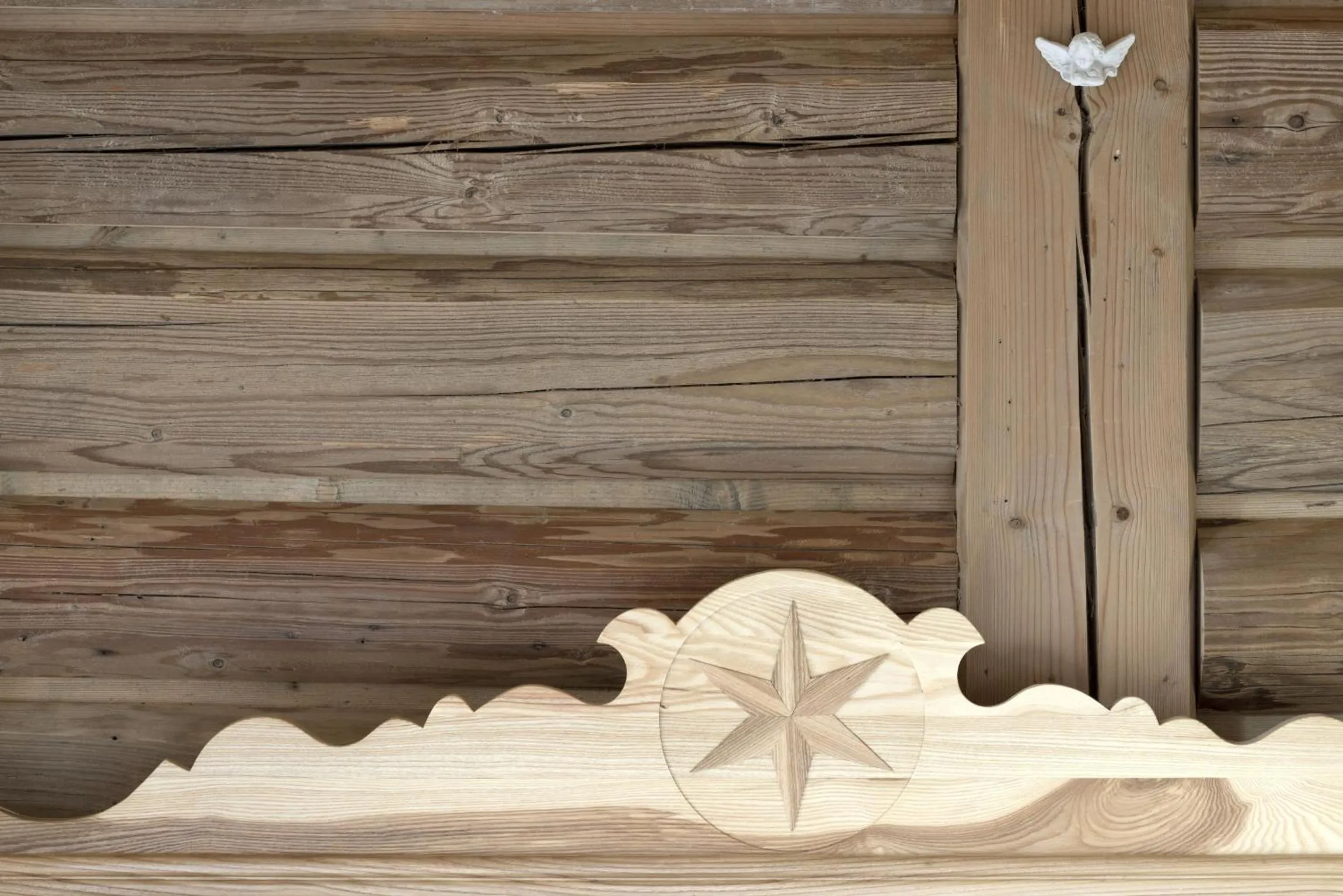 Decorative detail in Willa Tatiana Lux