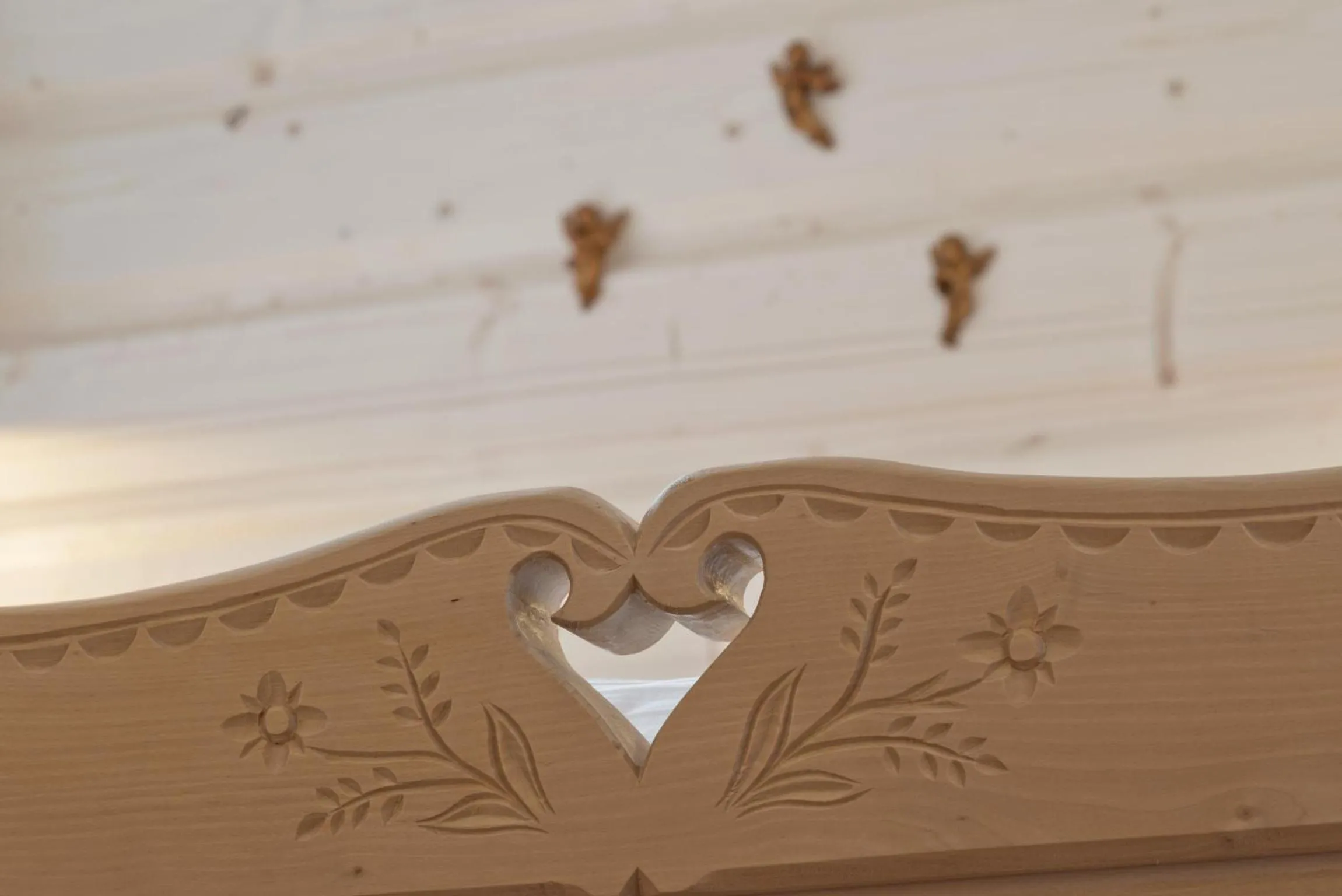 Decorative detail in Willa Tatiana Lux