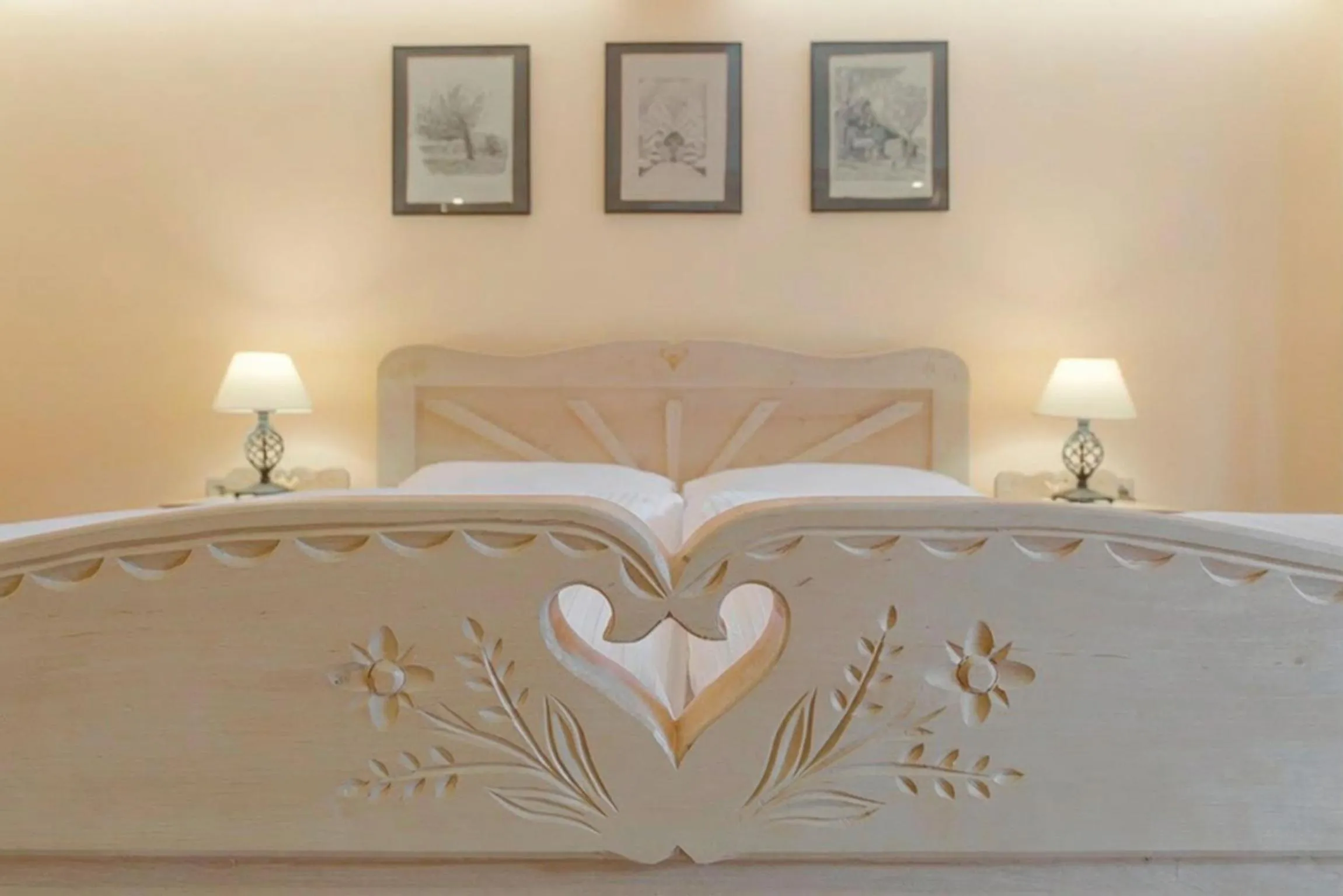 Bed in Willa Tatiana Lux