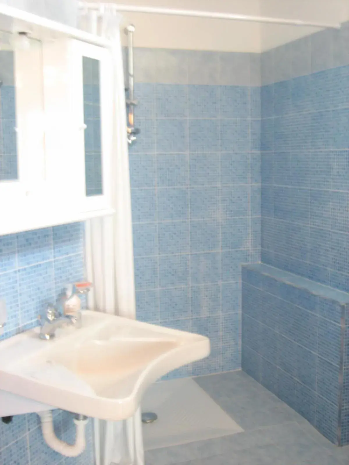 Single Room - single occupancy - Disability Access in B&B "Za' Vittoria"#lagodibomba Single Room - single occupancy - Disability Access in B&B "Za' Vittoria"#lagodibomba