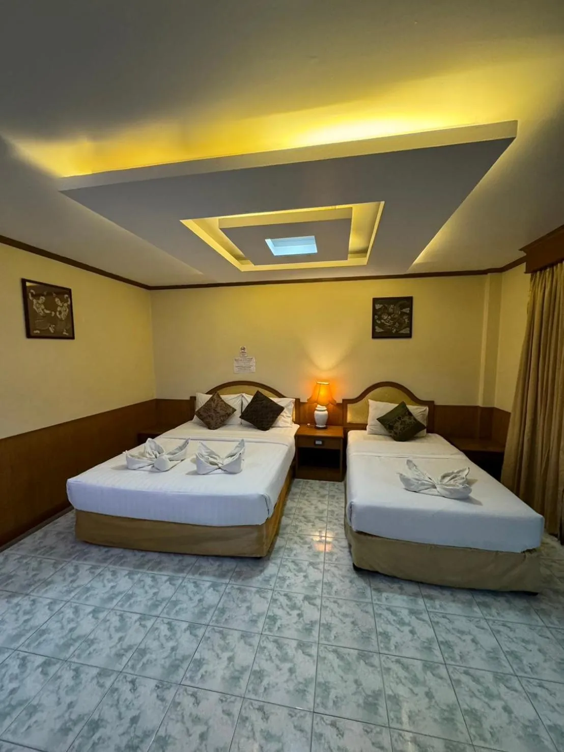 Photo of the whole room, Bed in MrMac's Place