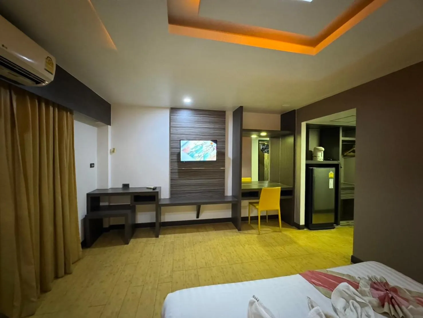 Communal lounge/ TV room, Bed in MrMac's Place