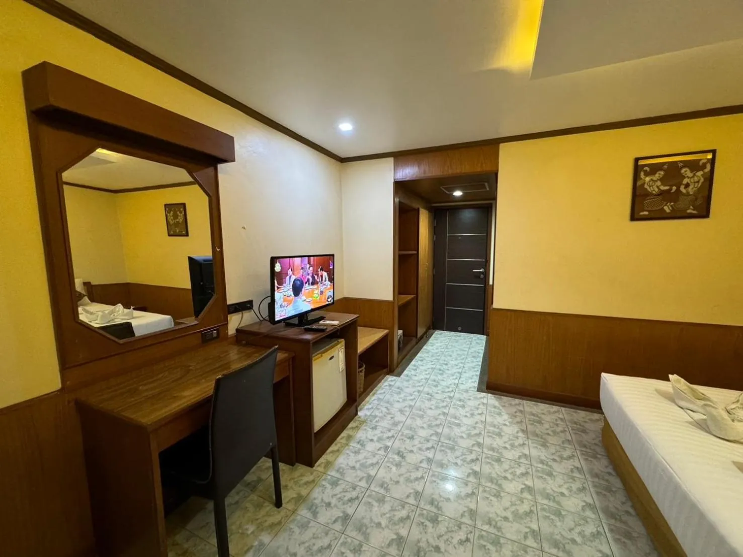 Communal lounge/ TV room, Bed in MrMac's Place