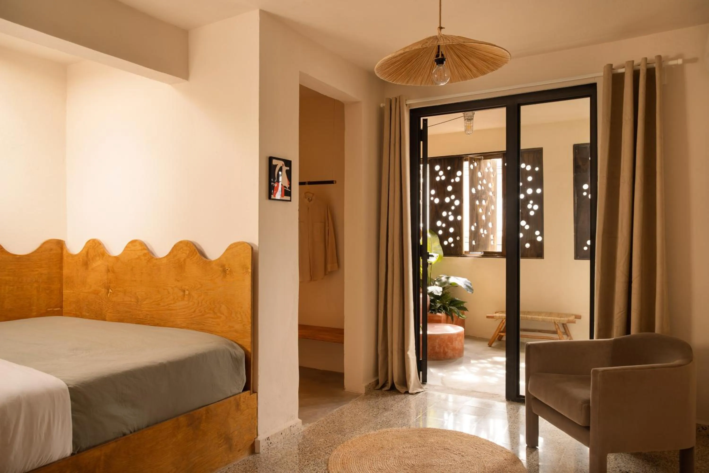 Photo of the whole room, Bed in NOA by DW