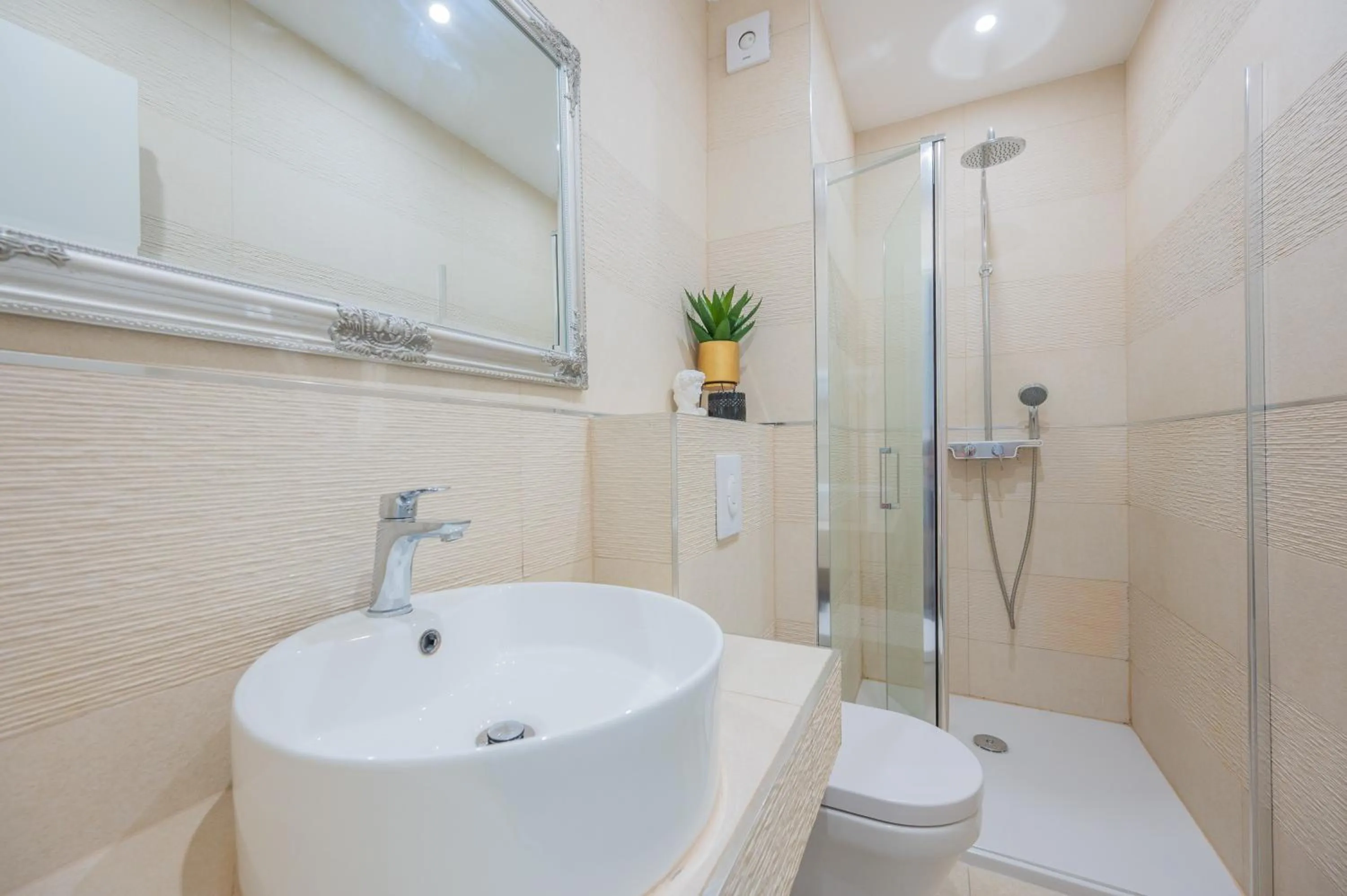 Shower in Samstag Split