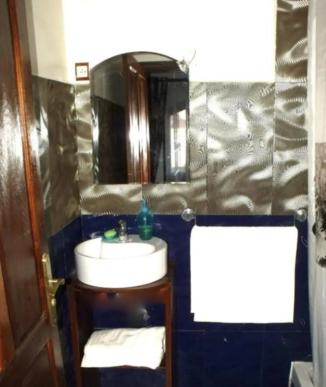 Deluxe Double Room with Bath in Iarimbato Hotel Deluxe Double Room with Bath in Iarimbato Hotel