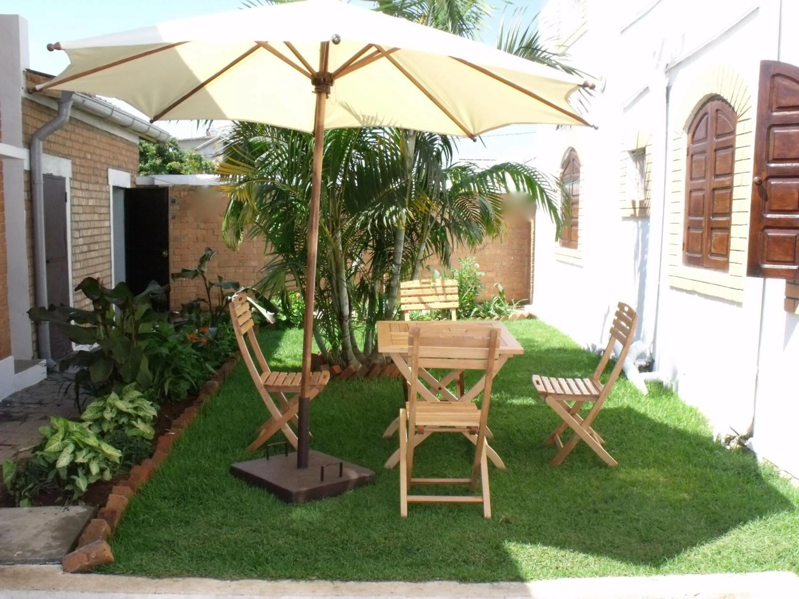 Patio in Iarimbato Hotel